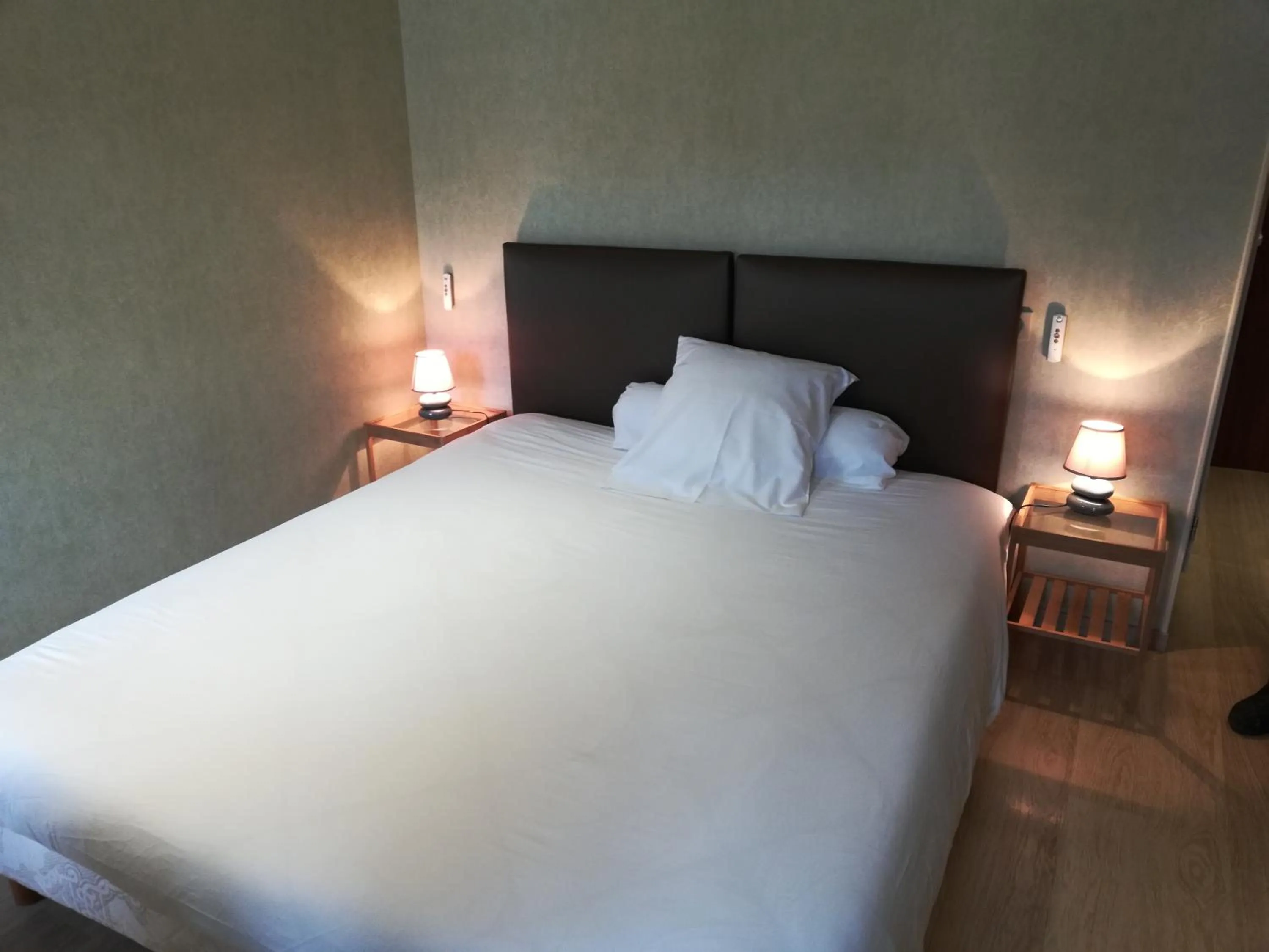 Photo of the whole room, Bed in Hôtel de la Poste Chez Cécile