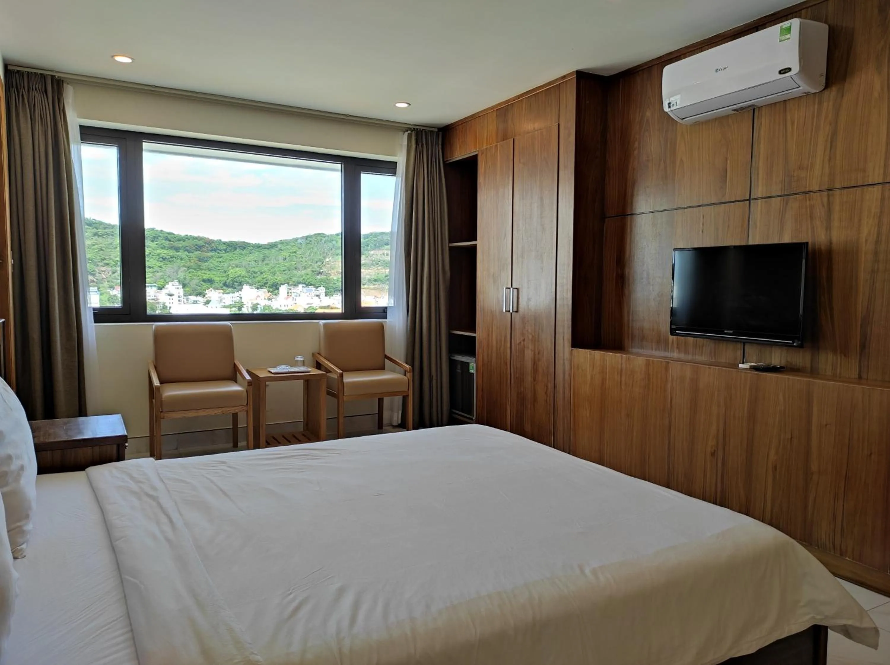 Photo of the whole room, Bed in HỒNG HẢI 2 HOTEL