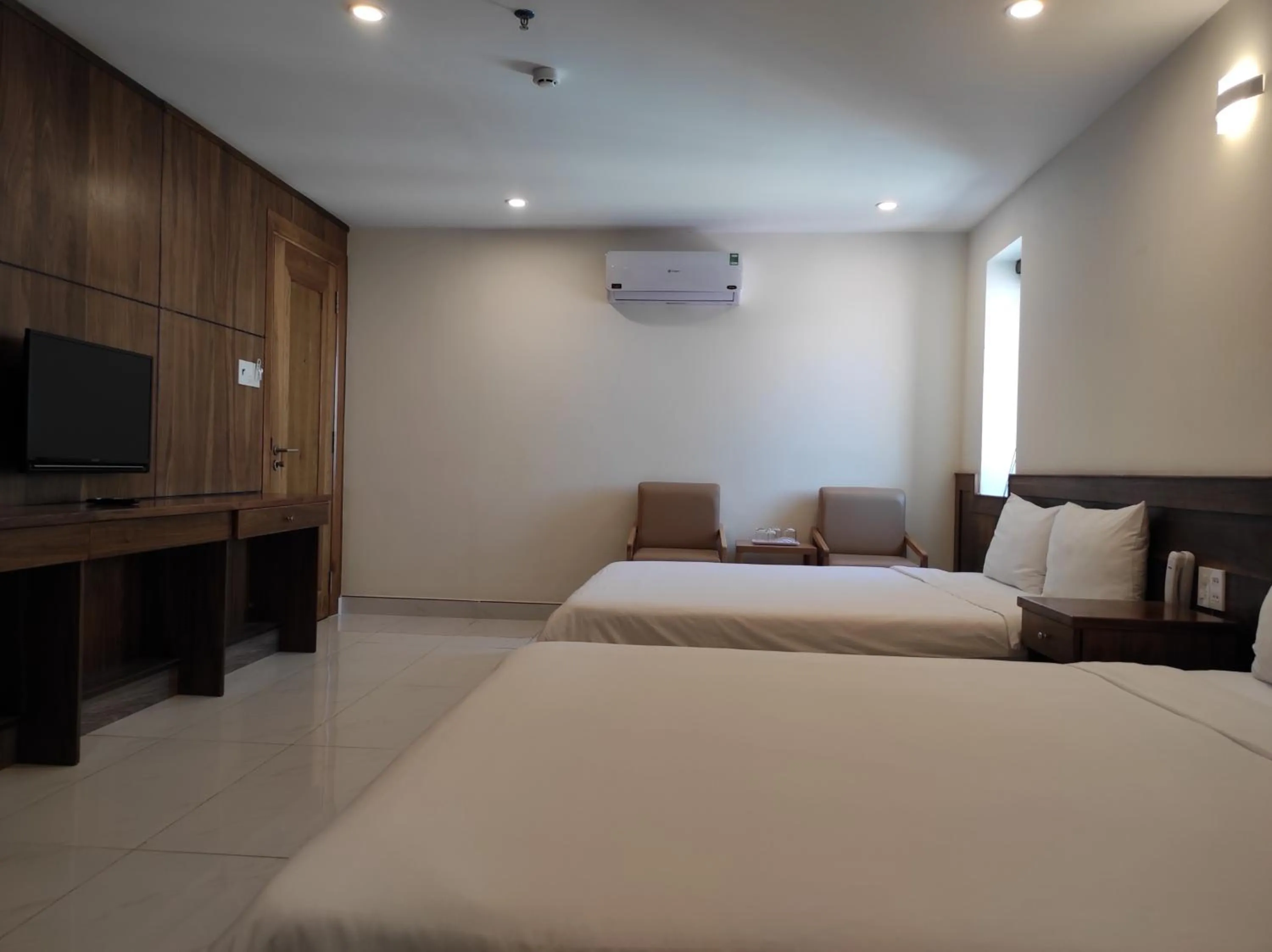 Photo of the whole room, Bed in HỒNG HẢI 2 HOTEL