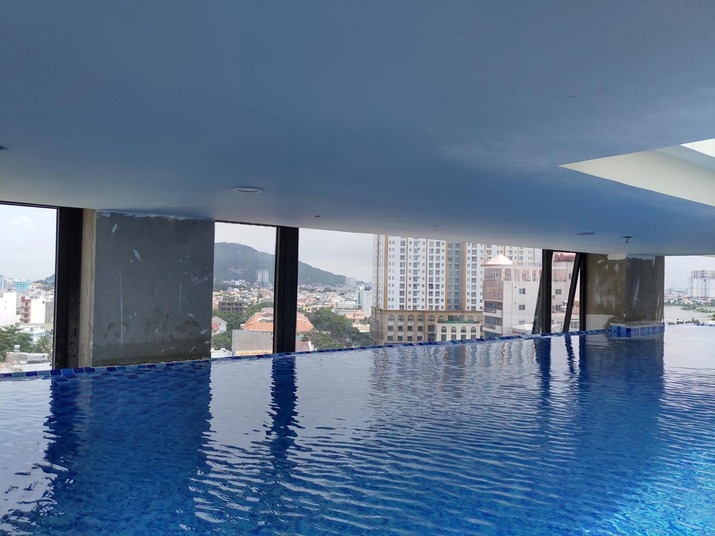 Swimming pool in HỒNG HẢI 2 HOTEL