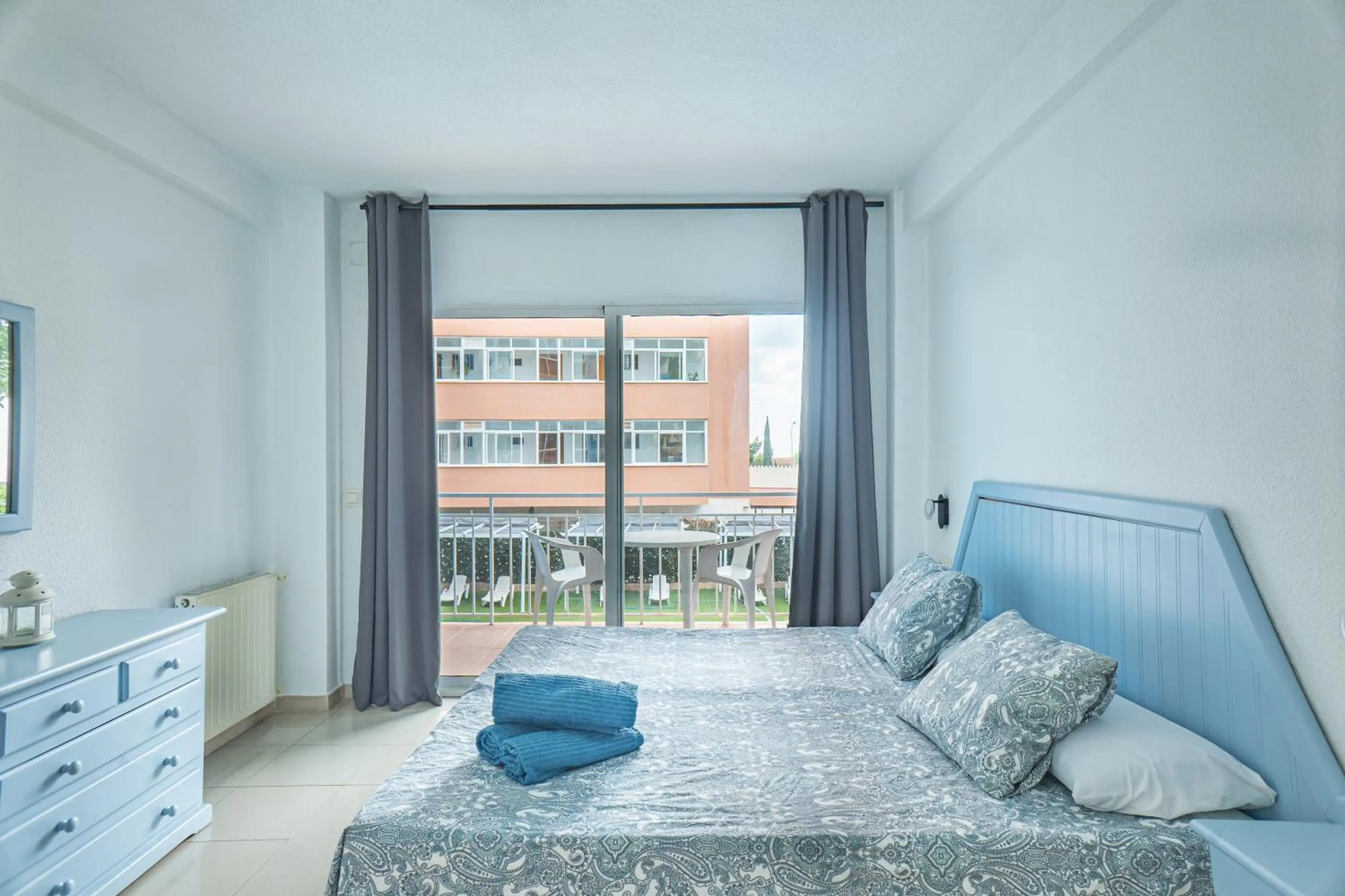 Bedroom, Bed in Apartamentos El Velero