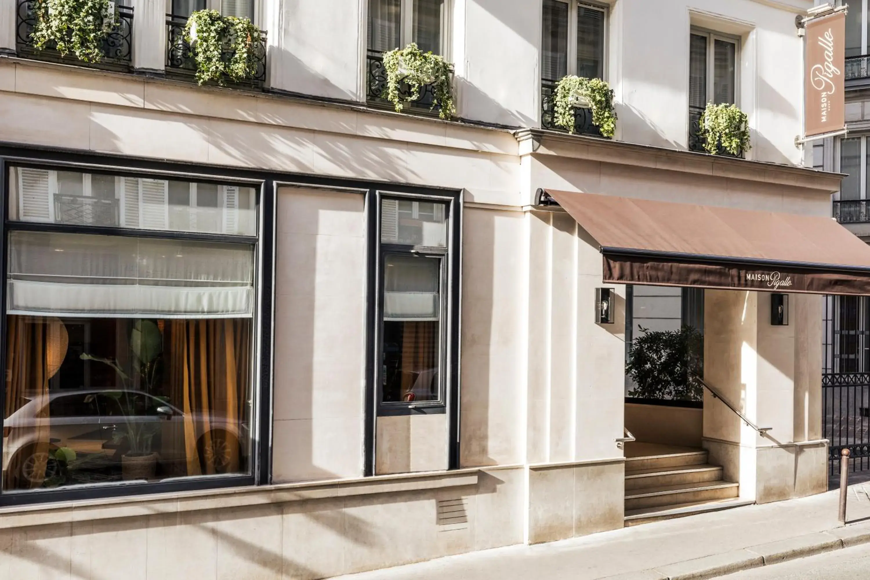 Property building in Hôtel Maison Pigalle Property building in Hôtel Maison Pigalle