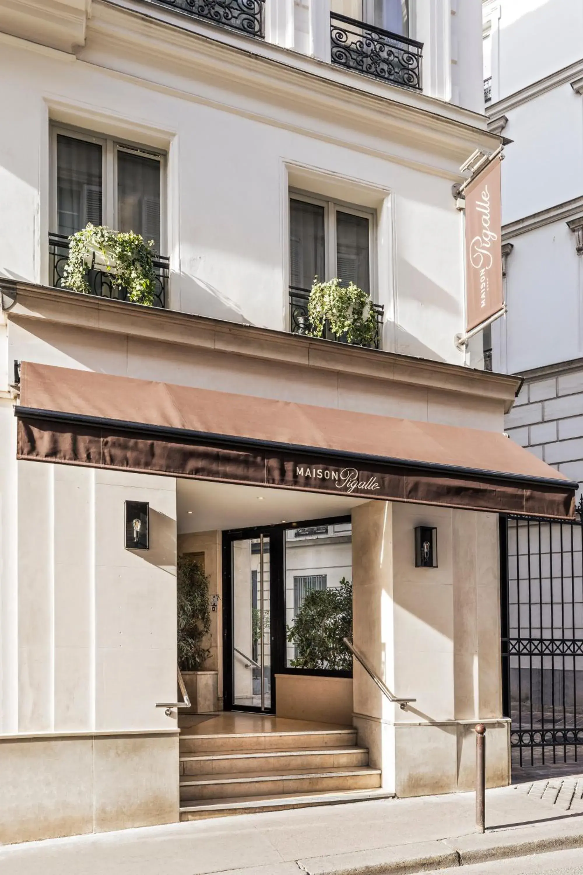 Property building in Hôtel Maison Pigalle Property building in Hôtel Maison Pigalle