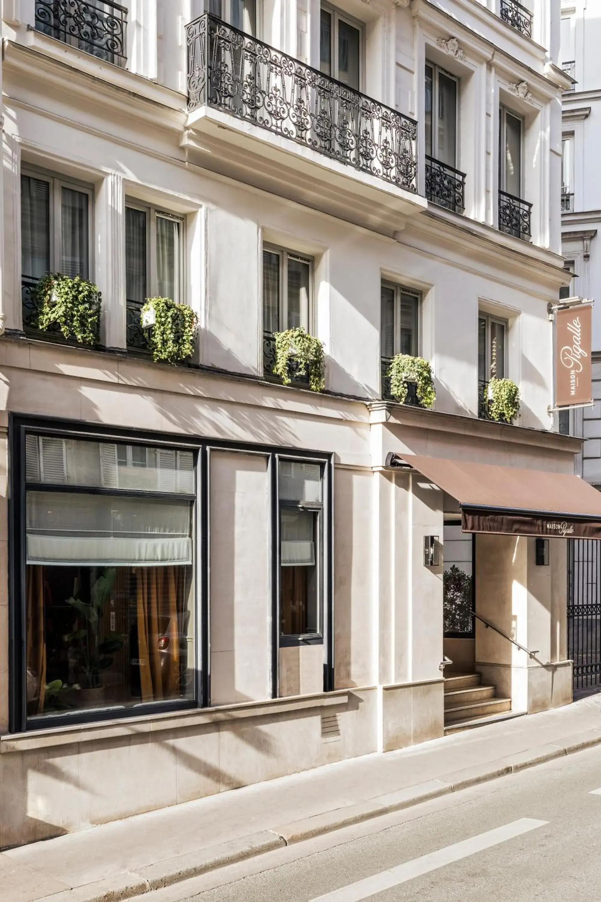 Property building in Hôtel Maison Pigalle Property building in Hôtel Maison Pigalle