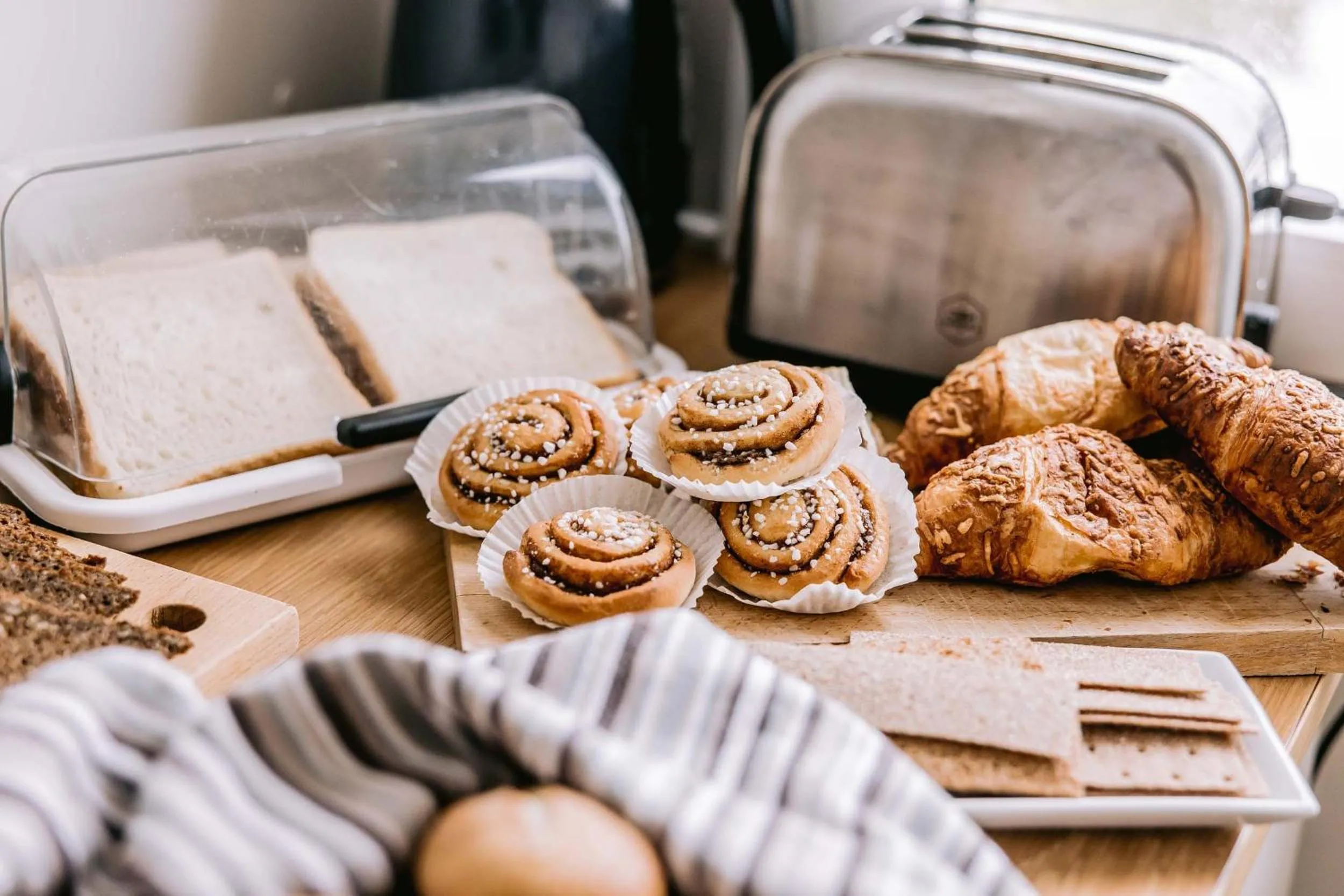 Buffet breakfast in Hlid Cottages