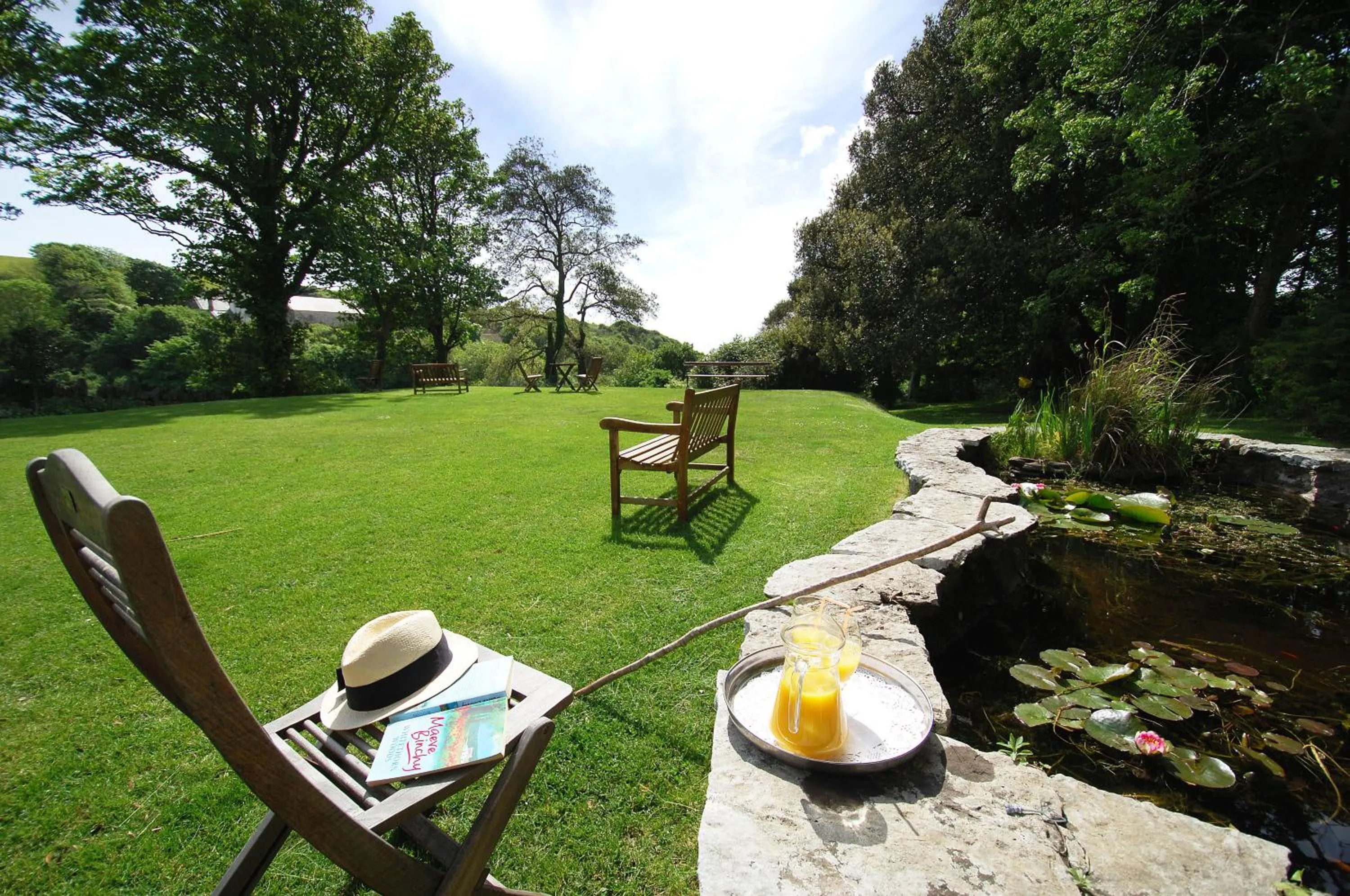 Garden in Castlemead Country House By The Sea