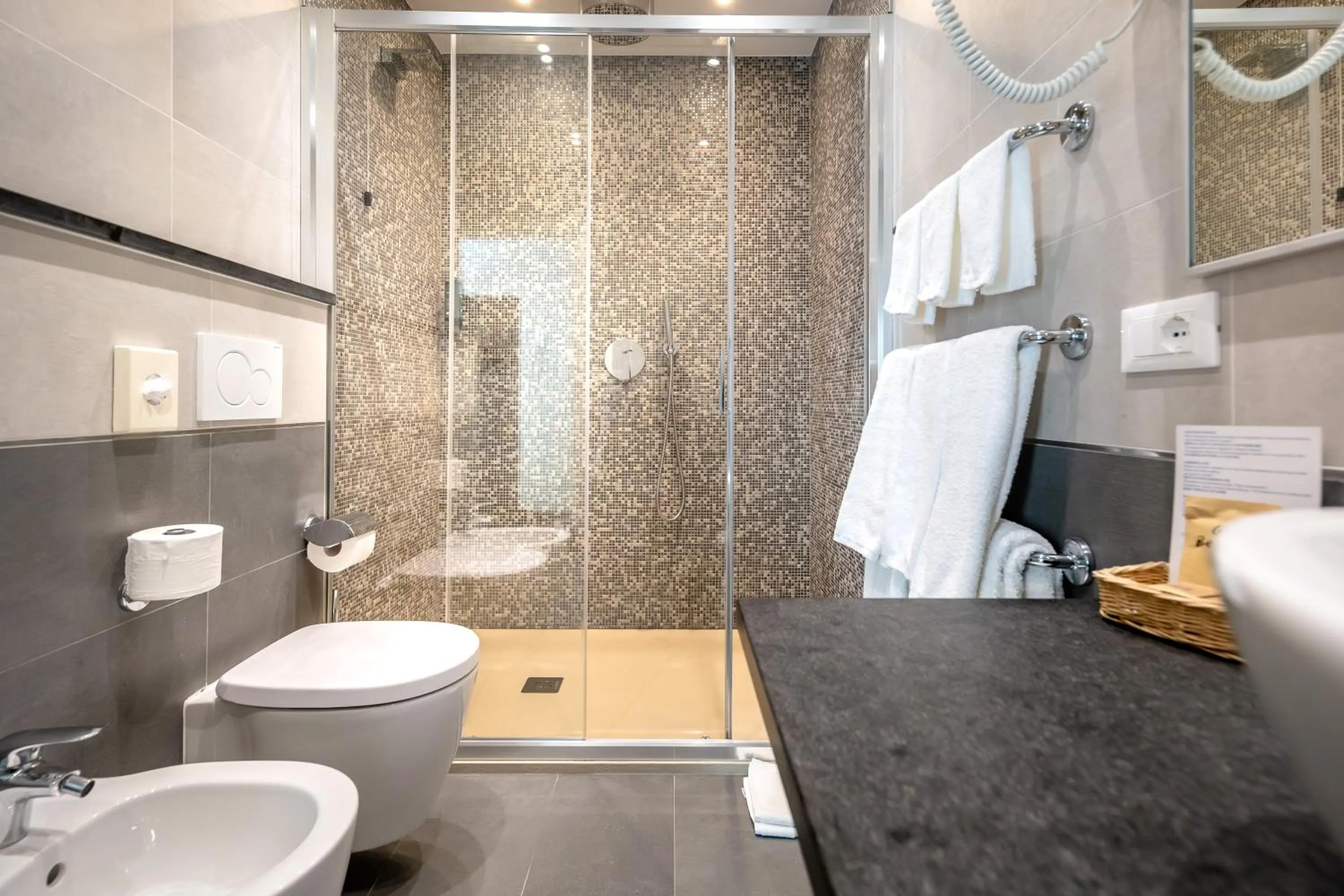 Shower in Hotel Garden Sea Wellness & Spa 4 stelle superior