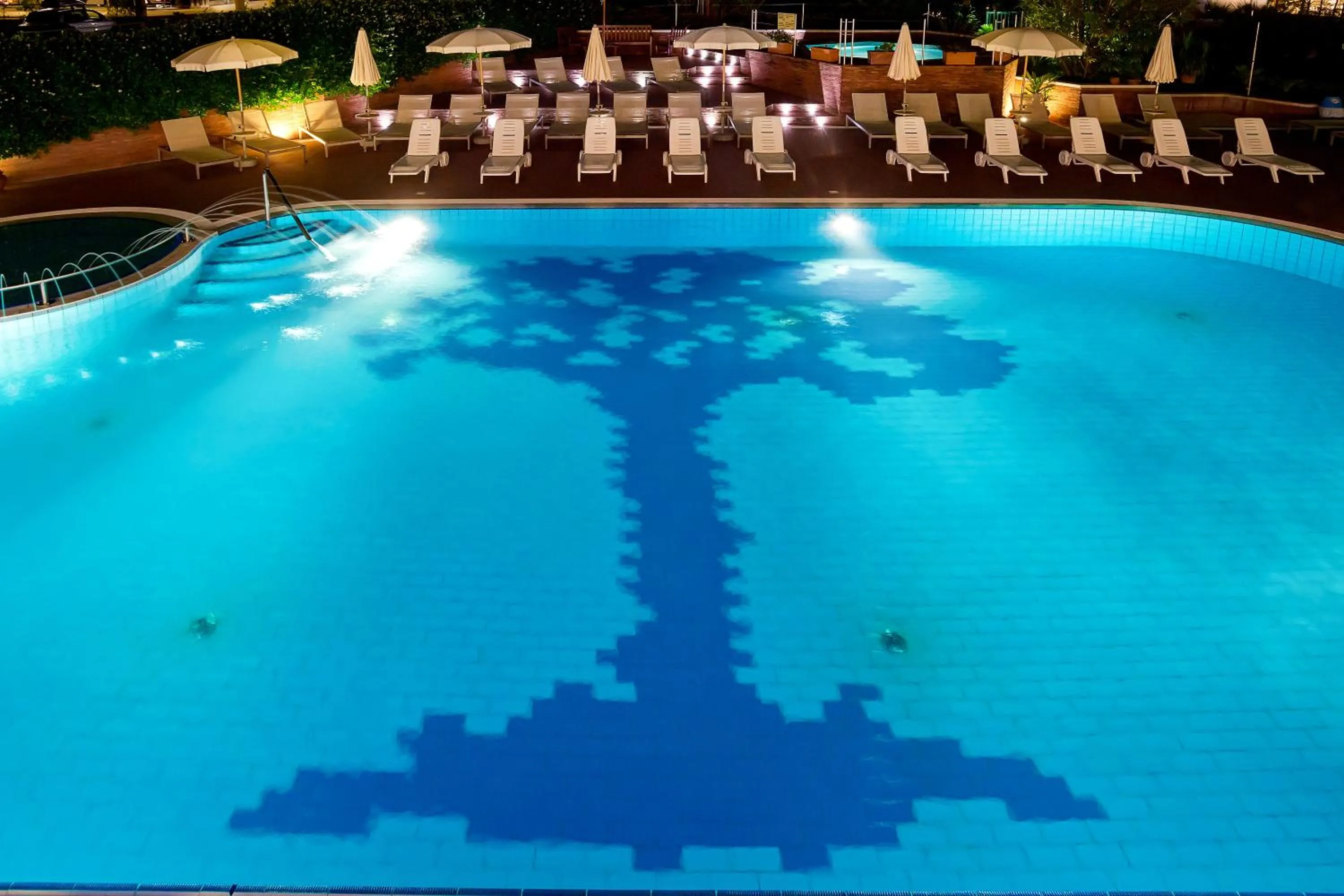 Swimming pool in Hotel Garden Sea Wellness & Spa 4 stelle superior