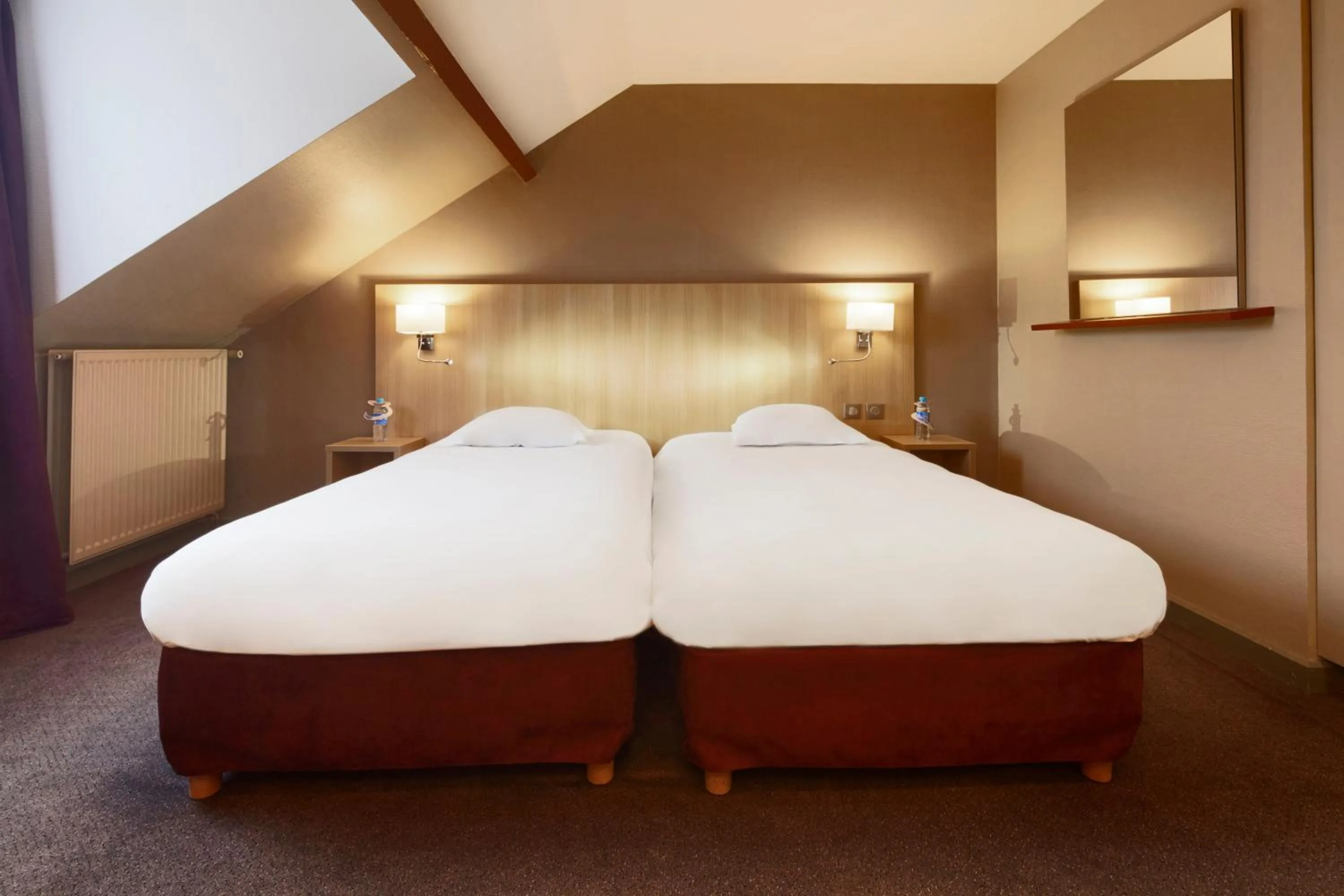 Bed in Hôtel Europe and Spa