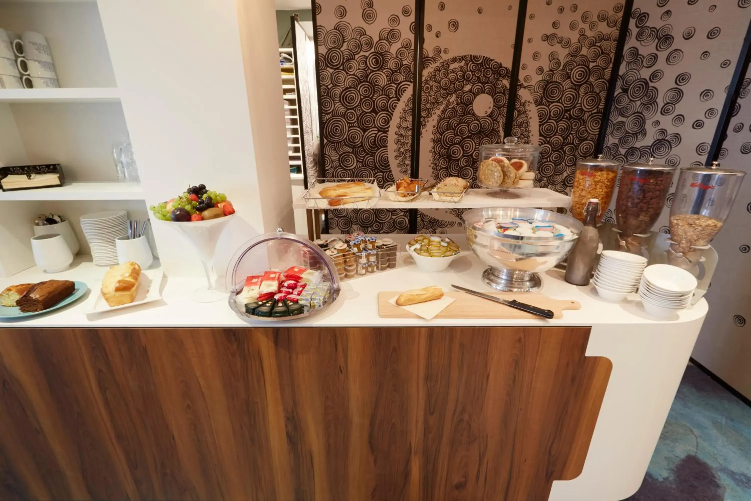 Breakfast in Hotel Kyriad and Spa Reims centre Breakfast in Hotel Kyriad and Spa Reims centre