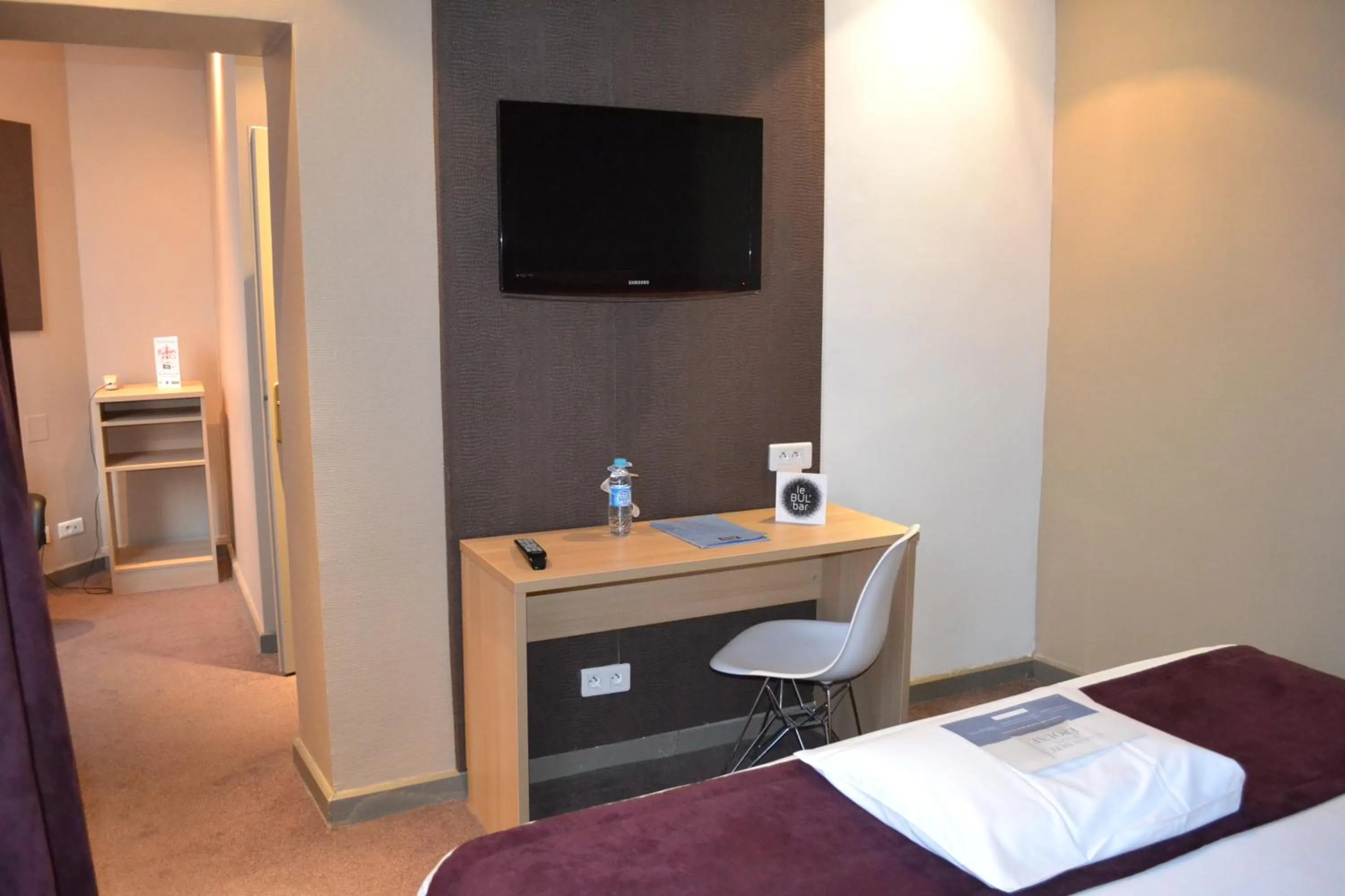 Photo of the whole room, Bed in Hôtel Europe and Spa