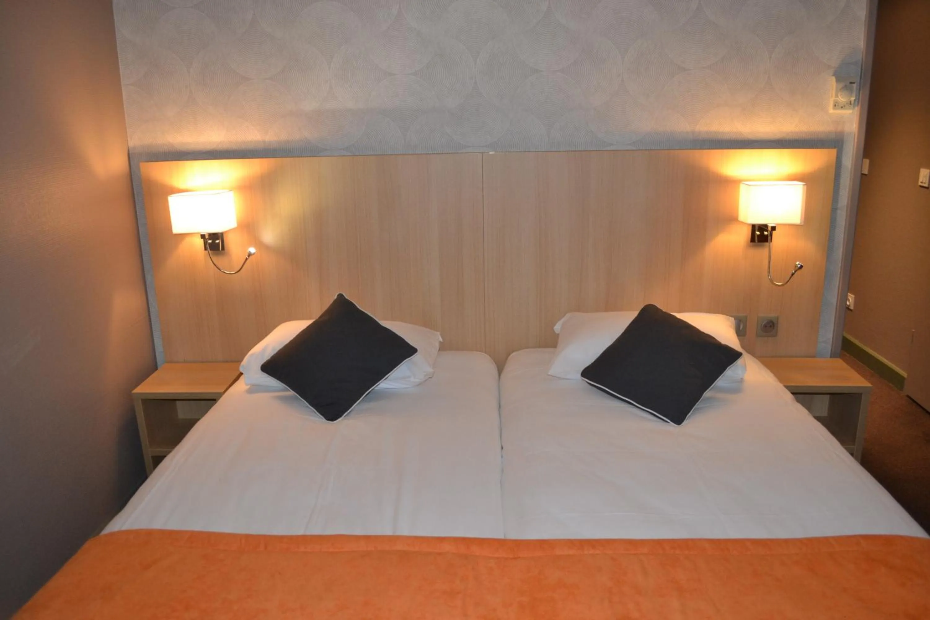 Bed in Hôtel Europe and Spa