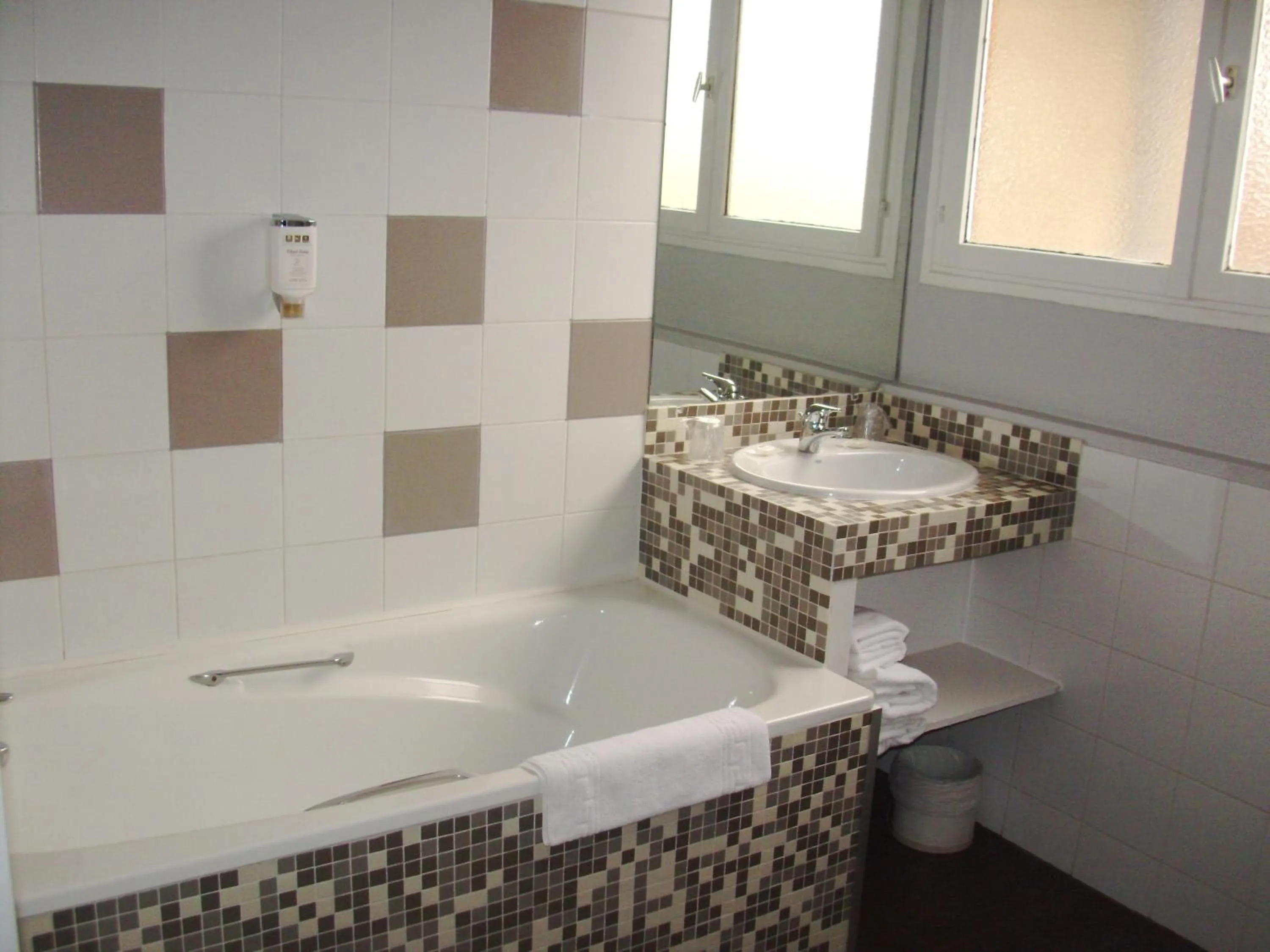 Bathroom in Hôtel Europe and Spa