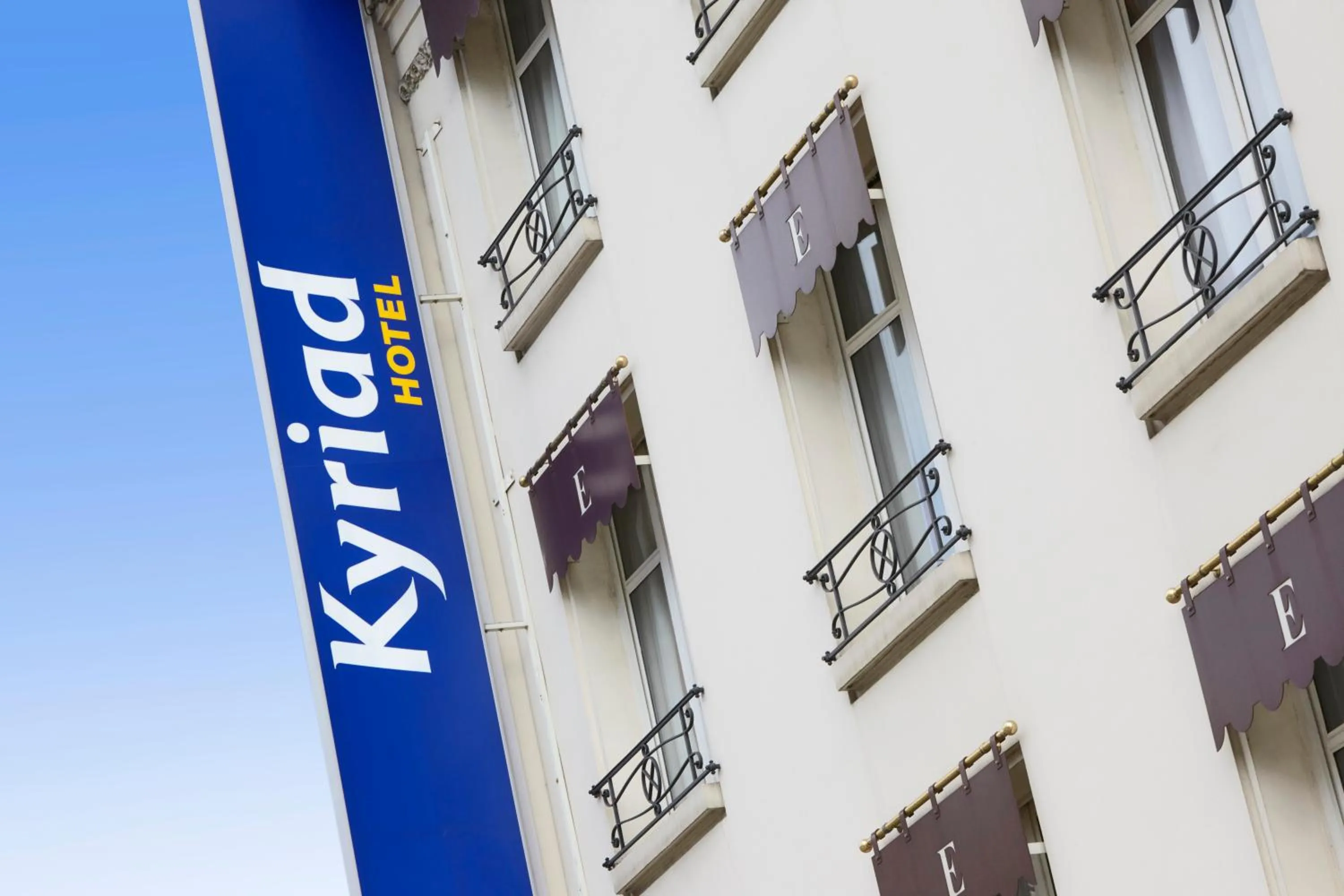 Facade/entrance in Hotel Kyriad and Spa Reims centre