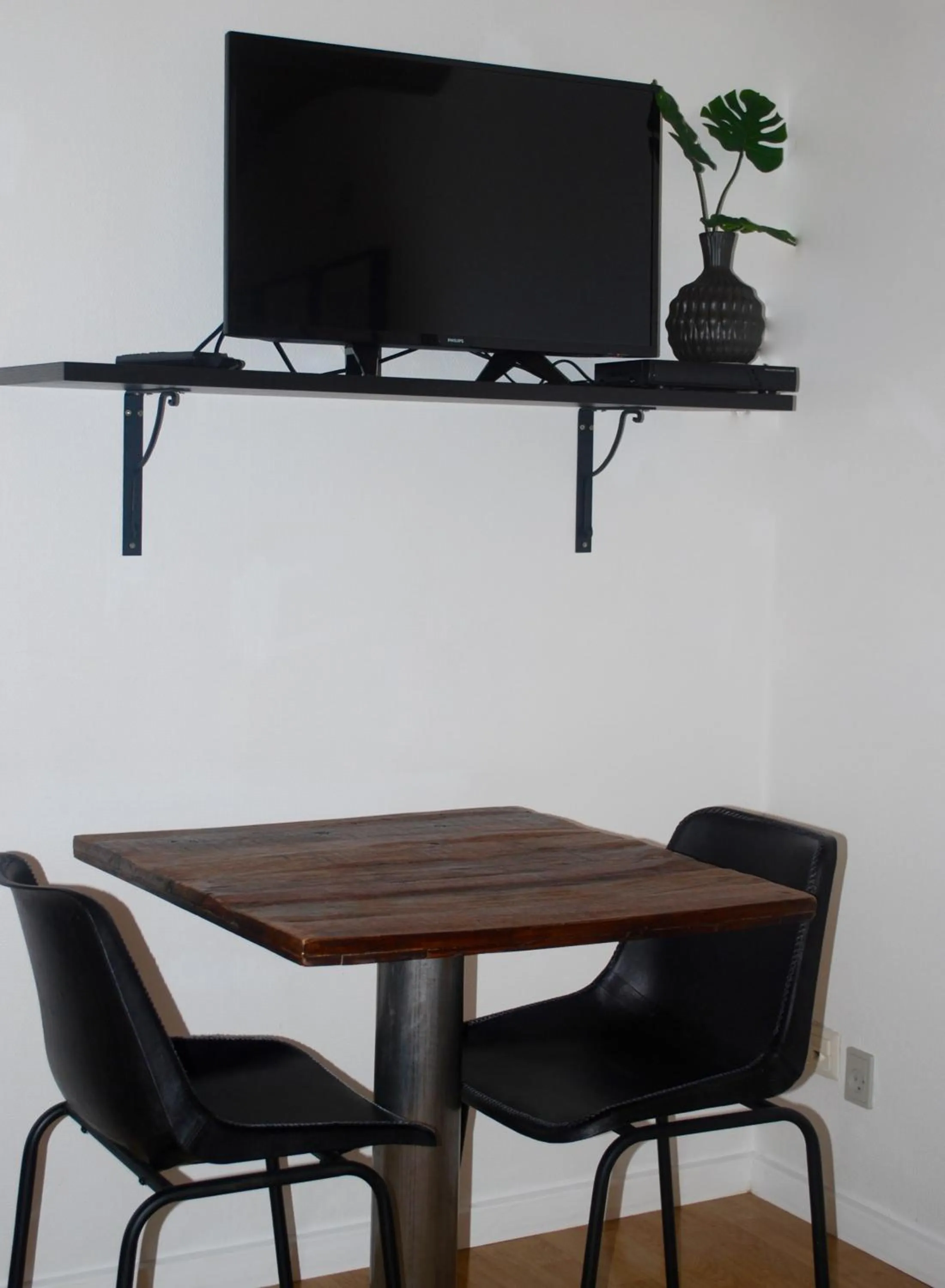 Dining area in Adventure Park Apartments