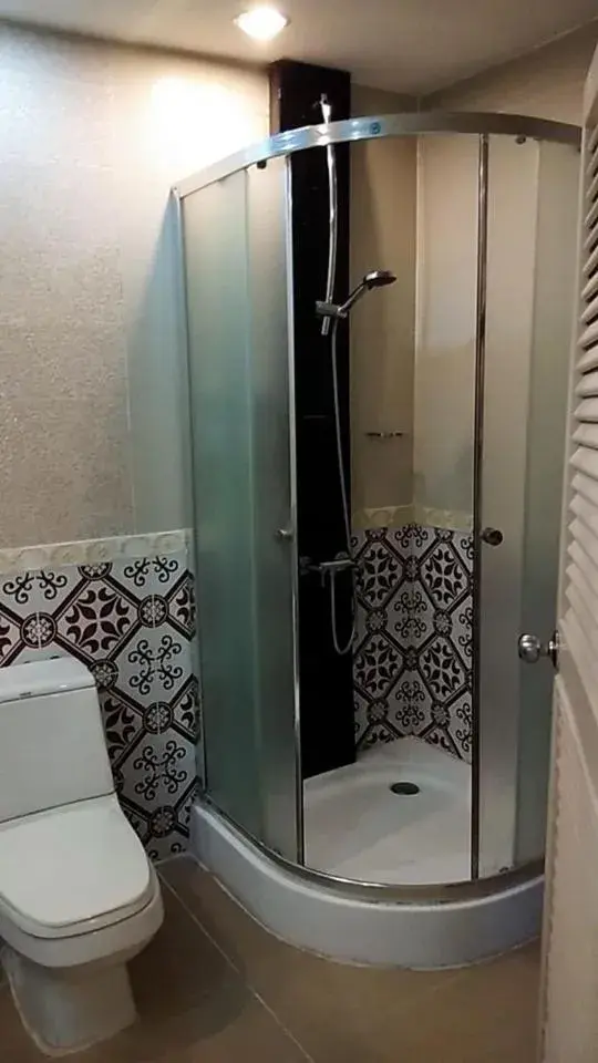 Bathroom in Tonkoon Hotel Bathroom in Tonkoon Hotel