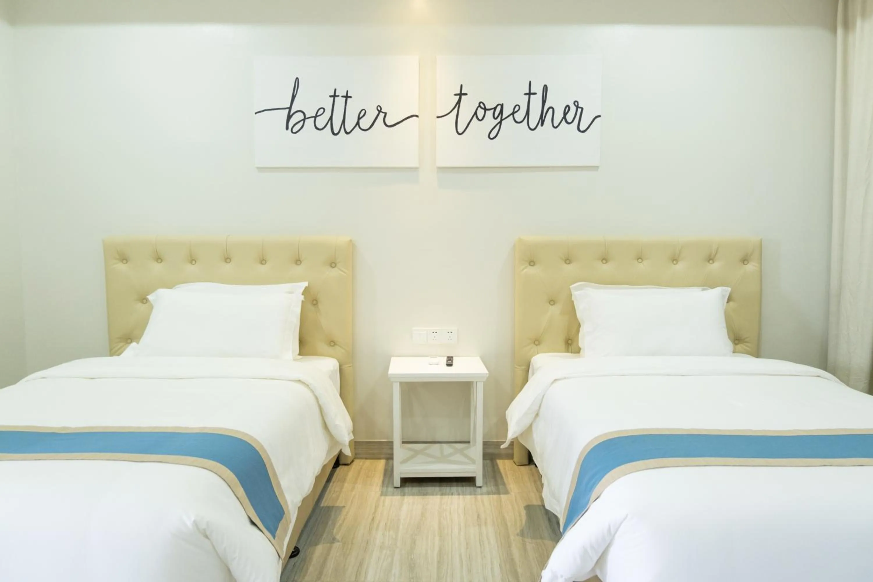 Bed in Hampton Suites