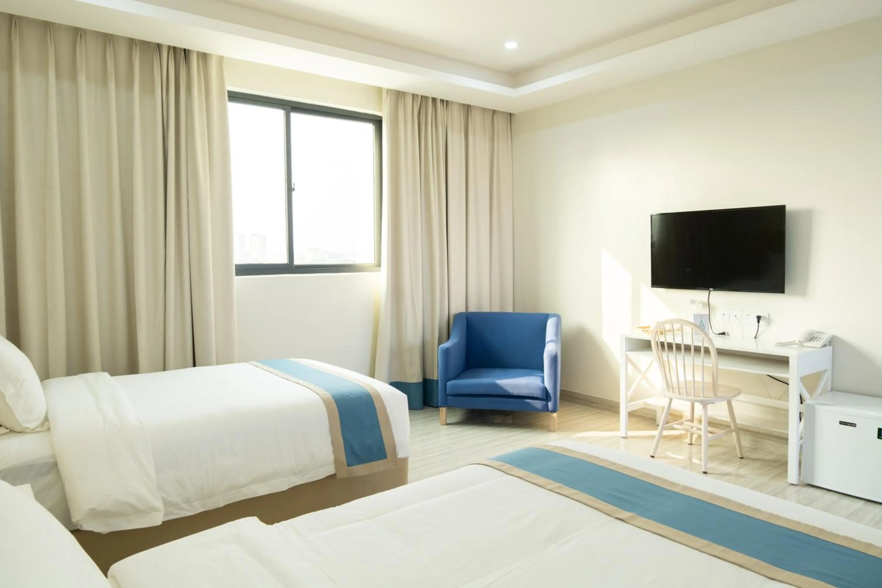 Bed in Hampton Suites