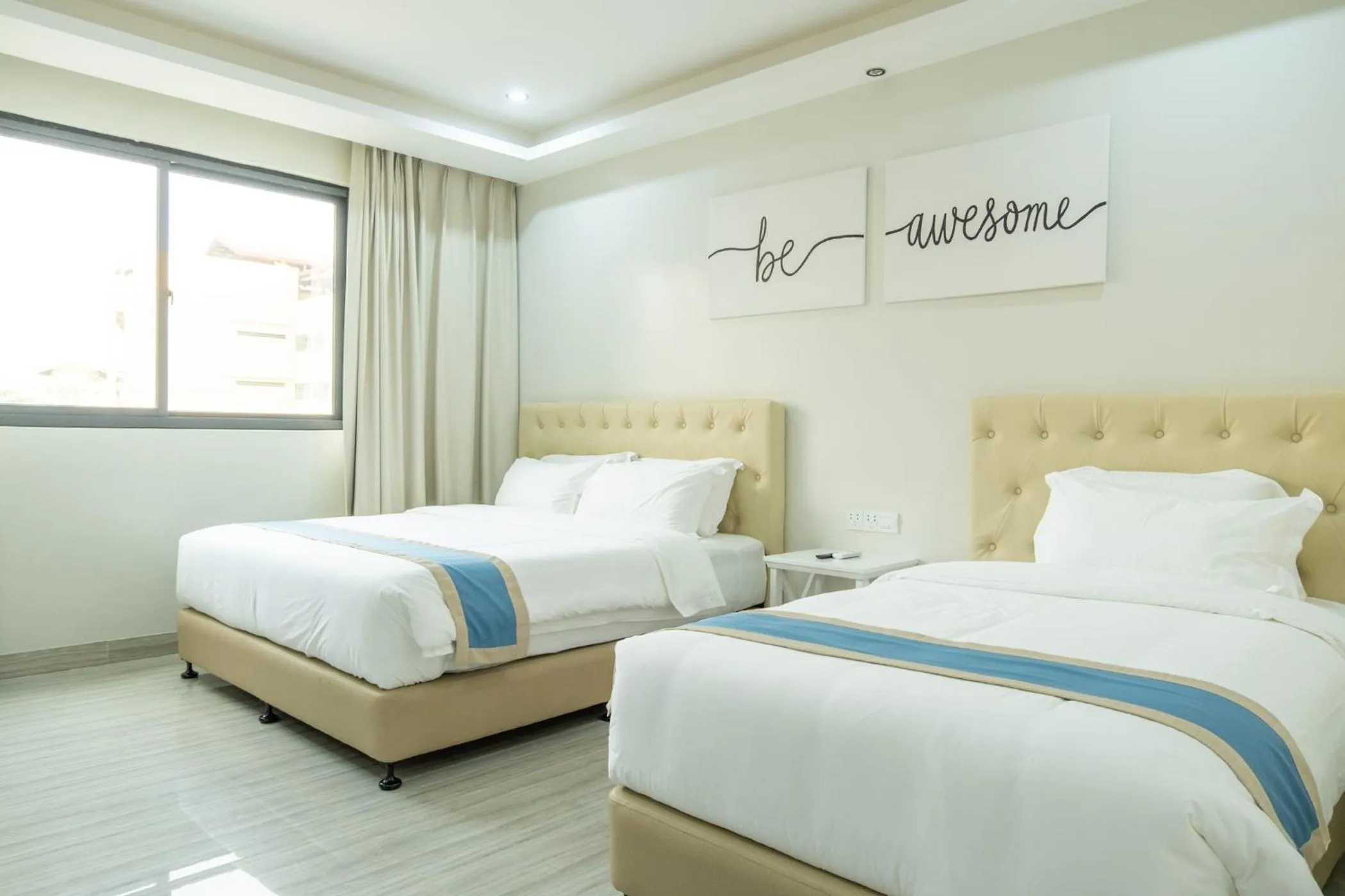 Bed in Hampton Suites