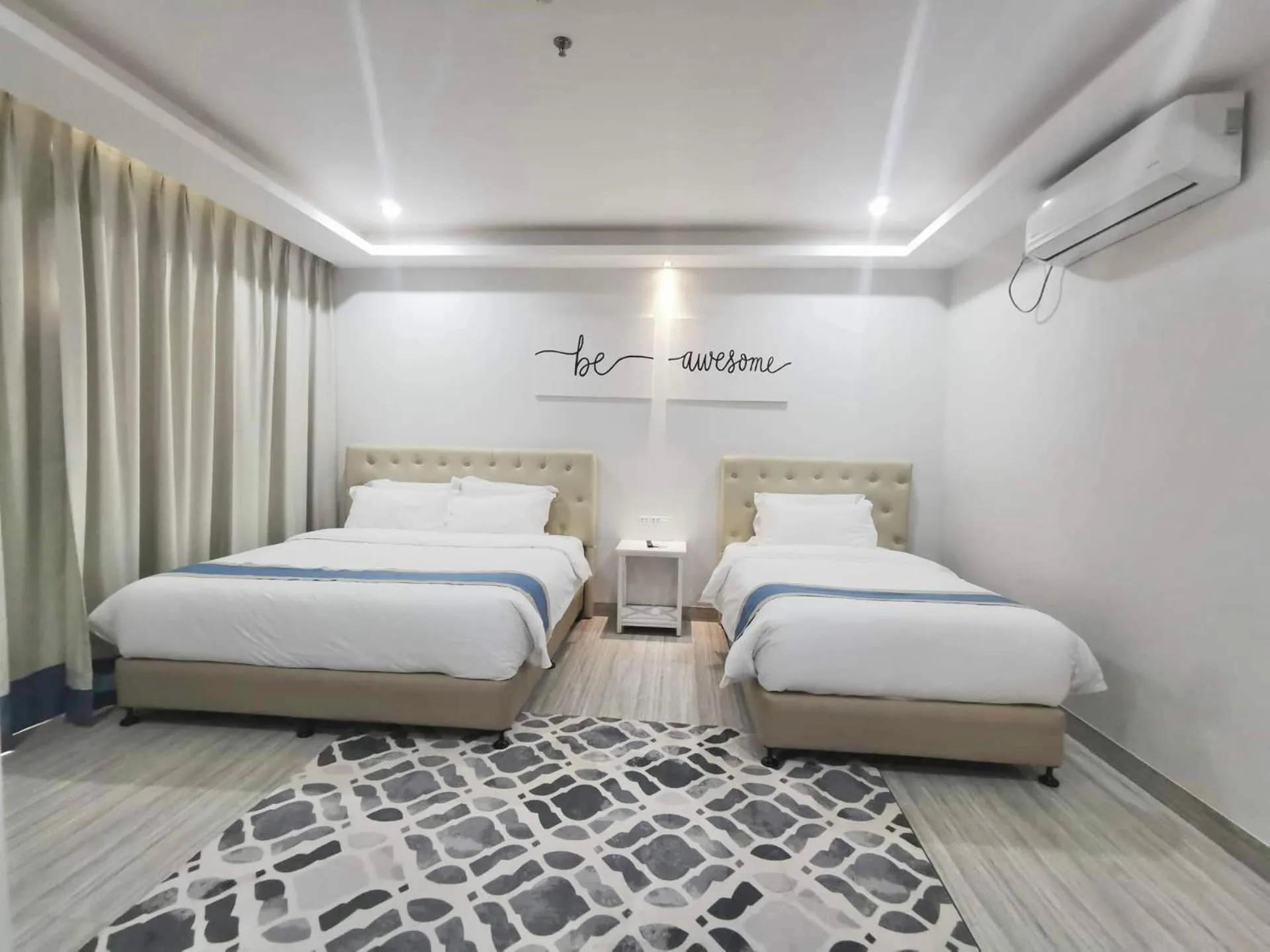 Bed in Hampton Suites