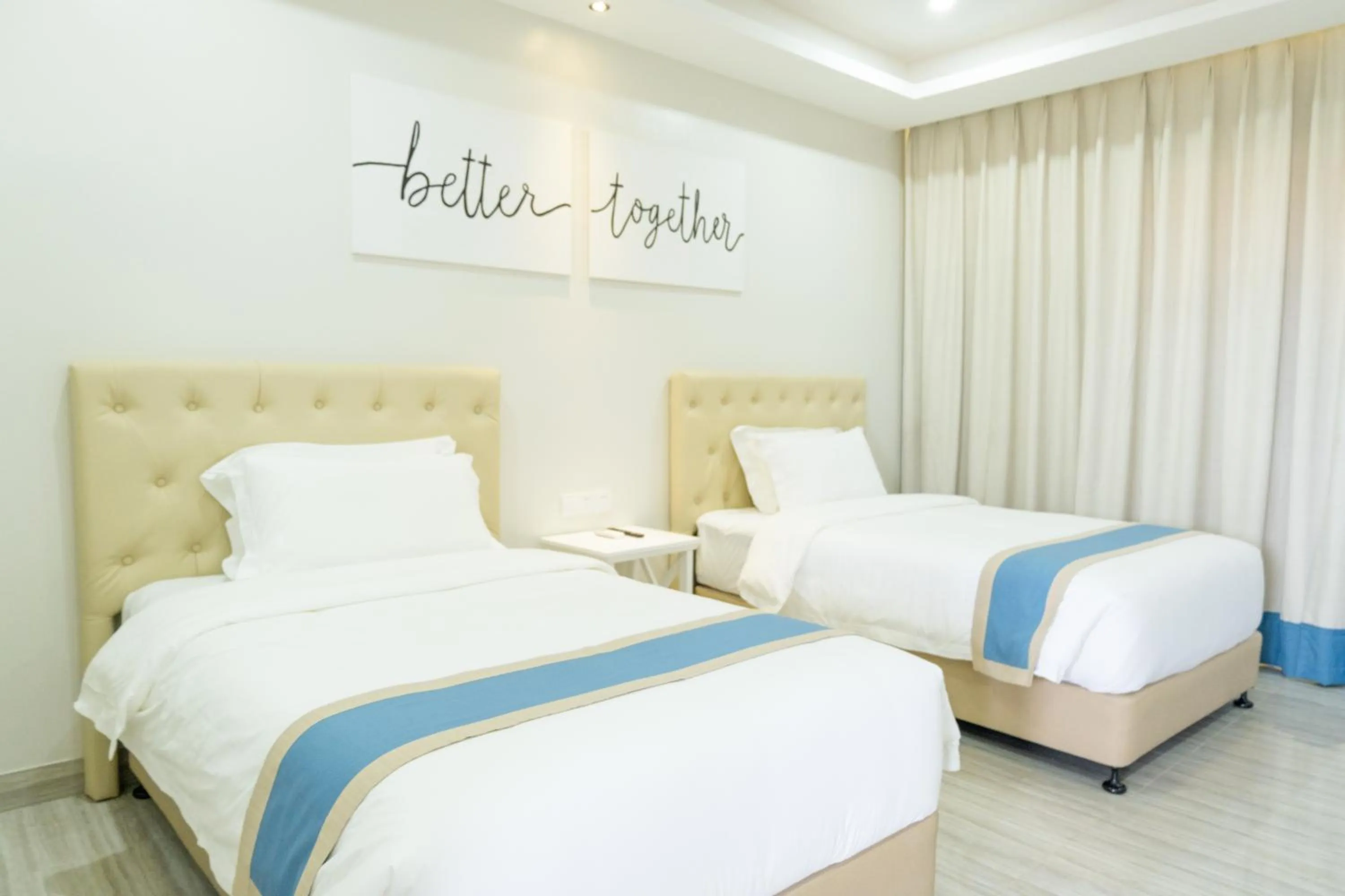 Bed in Hampton Suites