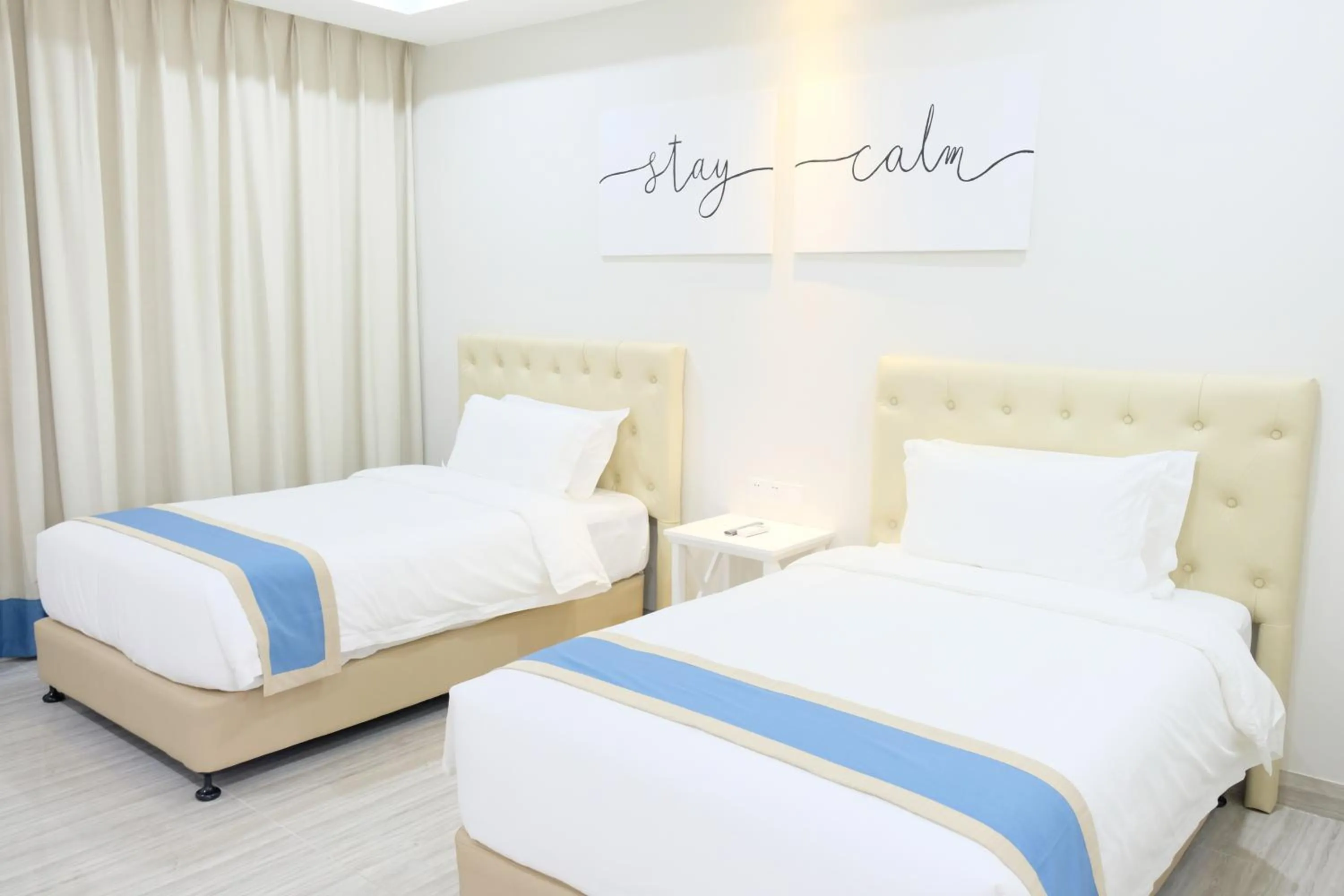 Bed in Hampton Suites