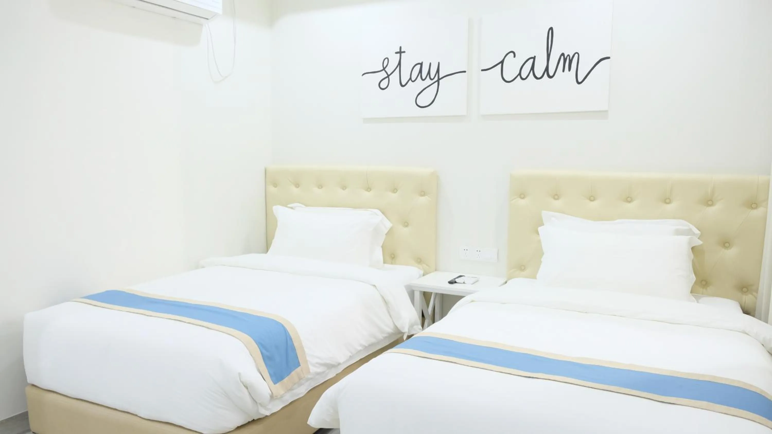 Bed in Hampton Suites