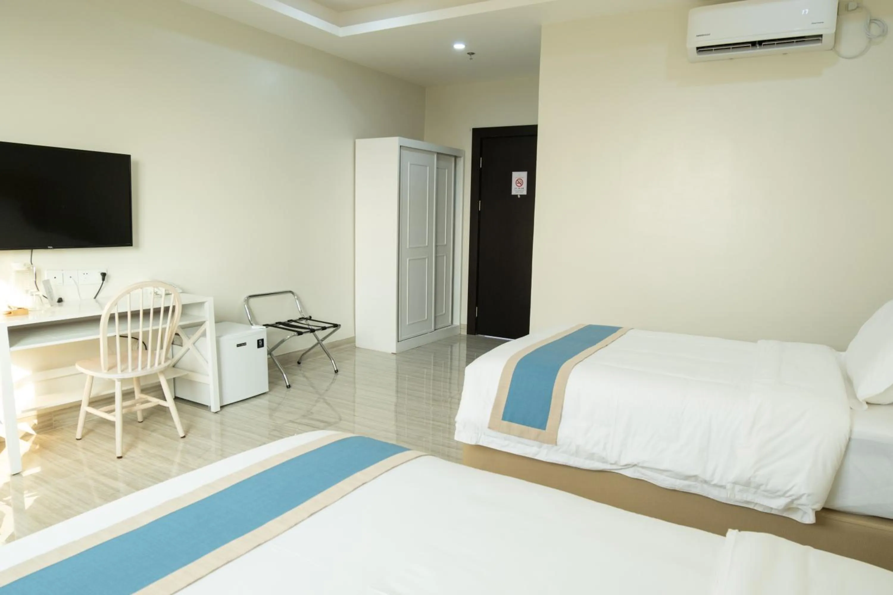 Bed in Hampton Suites