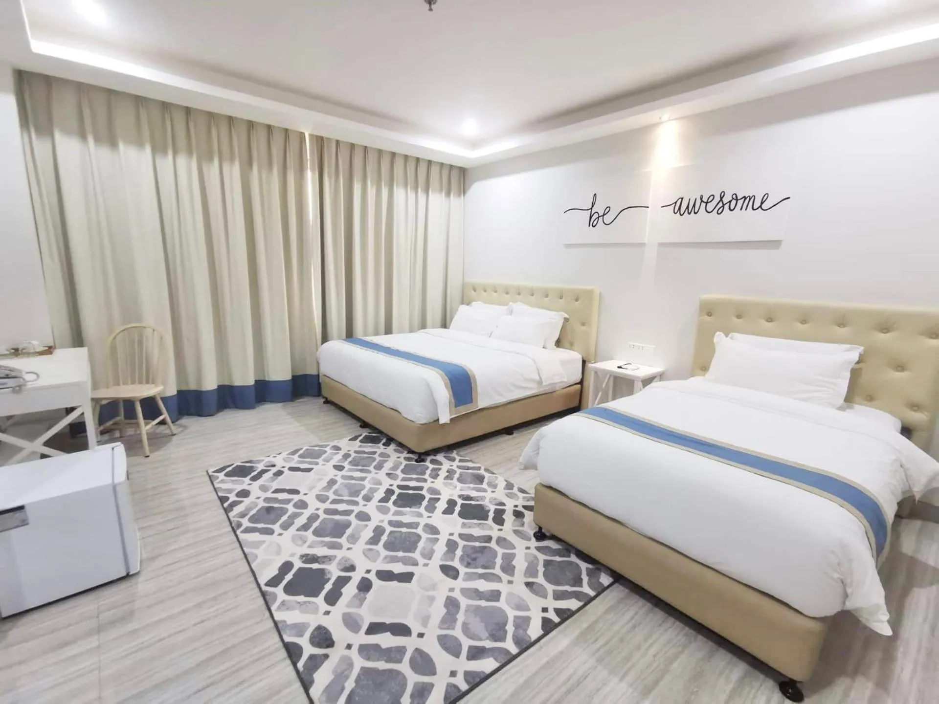 Bed in Hampton Suites