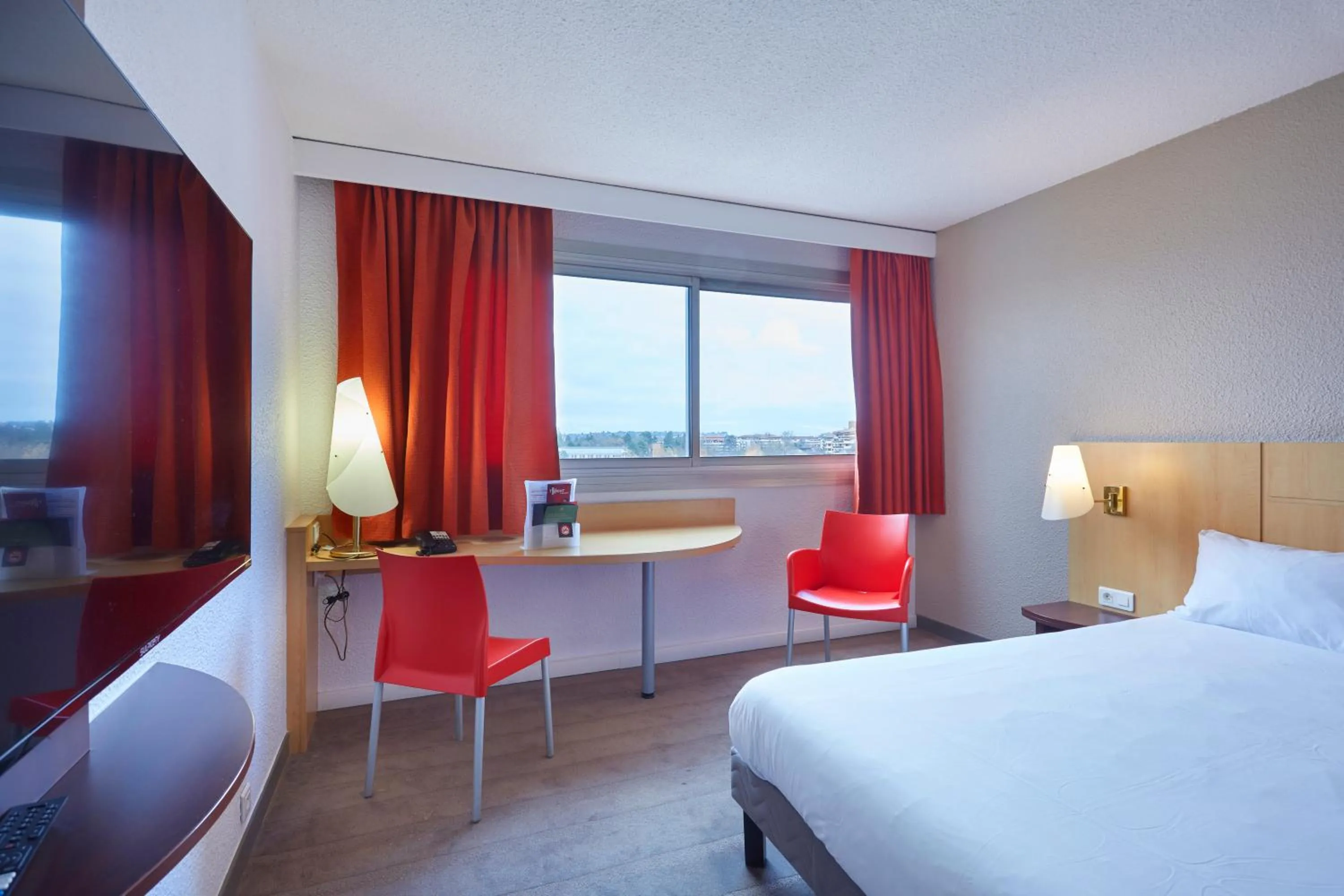 Bed in ibis Annemasse-Genève