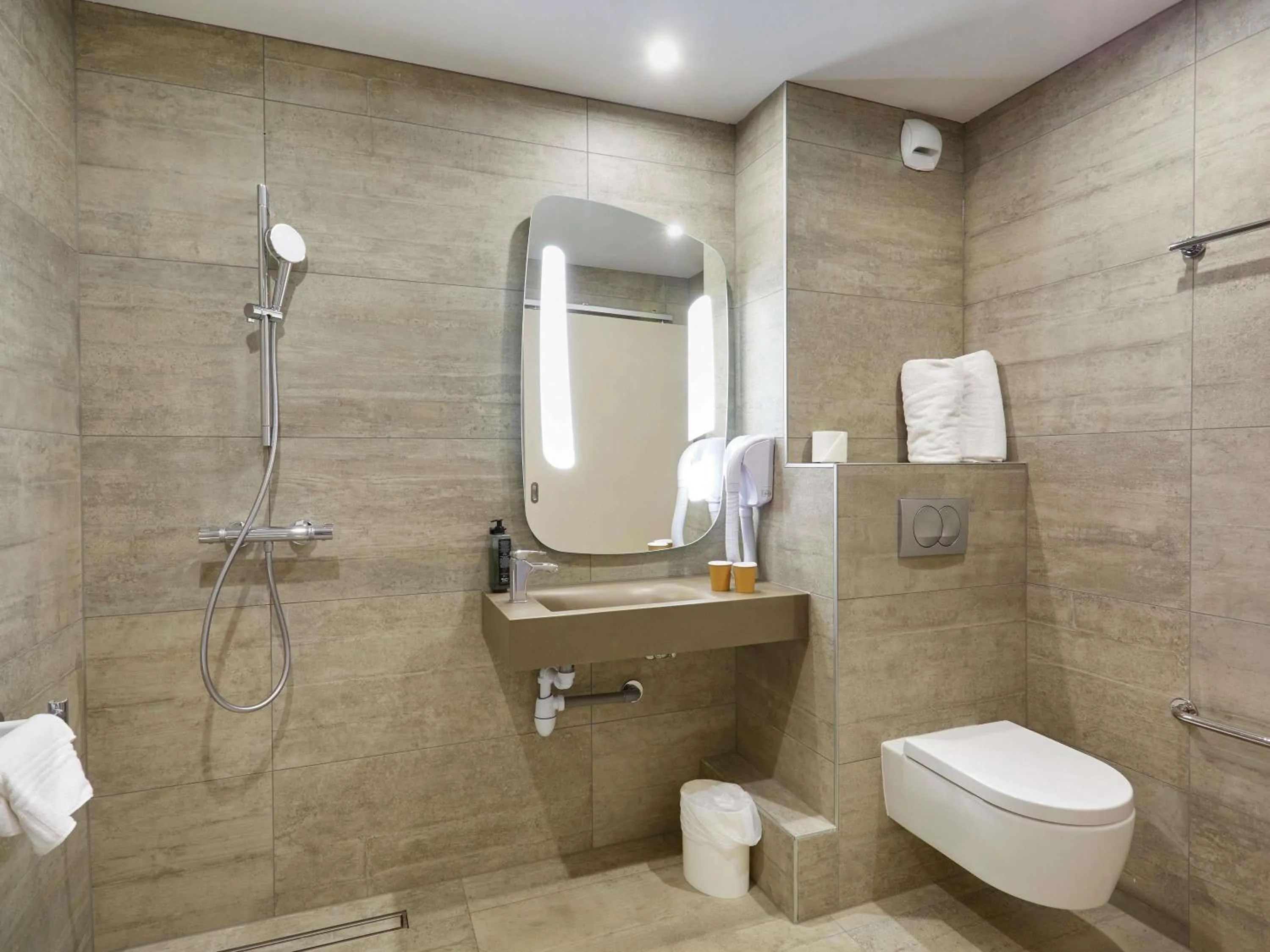 Bedroom in ibis Annemasse-Genève