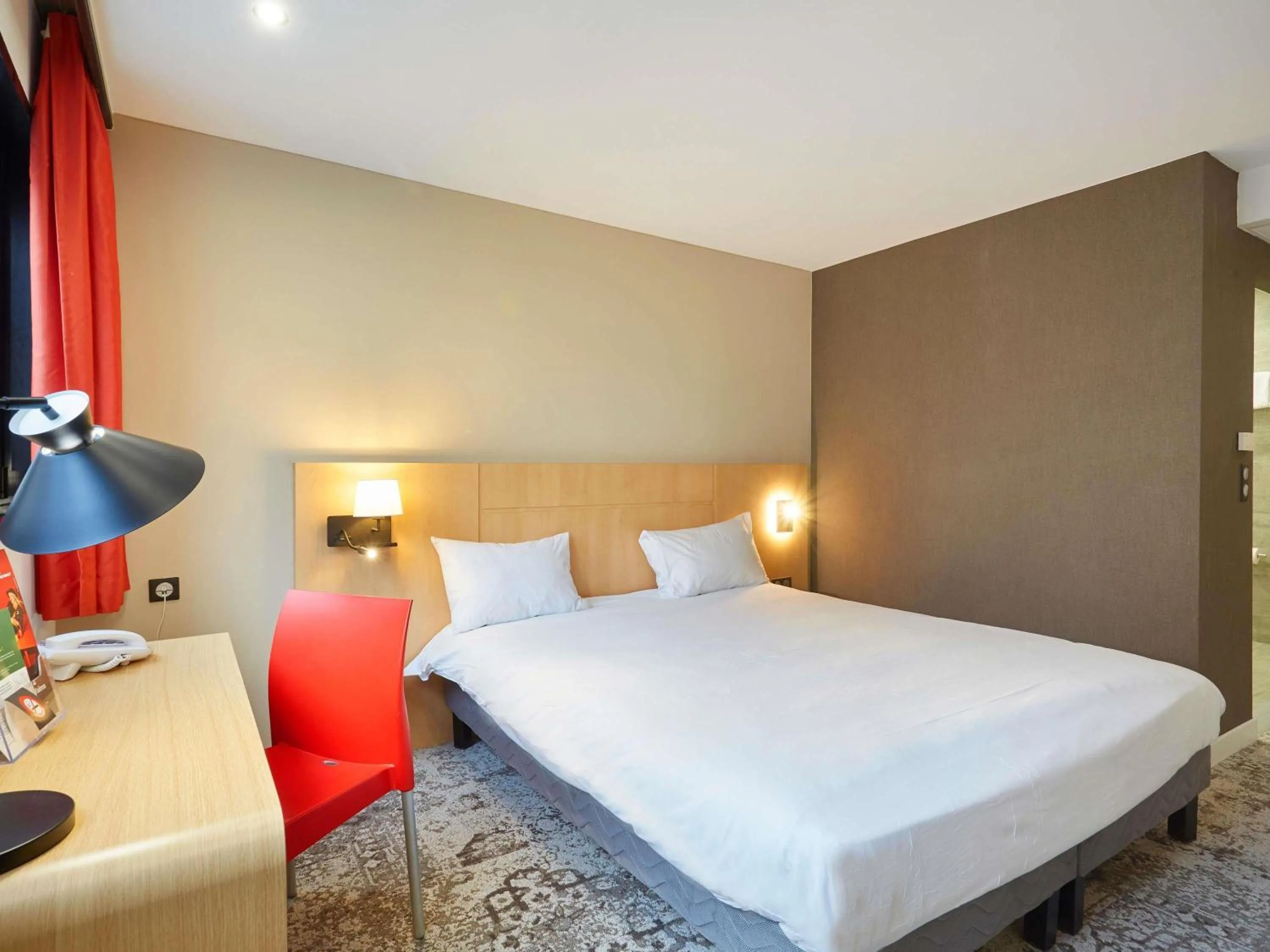 Bedroom, Bed in ibis Annemasse-Genève