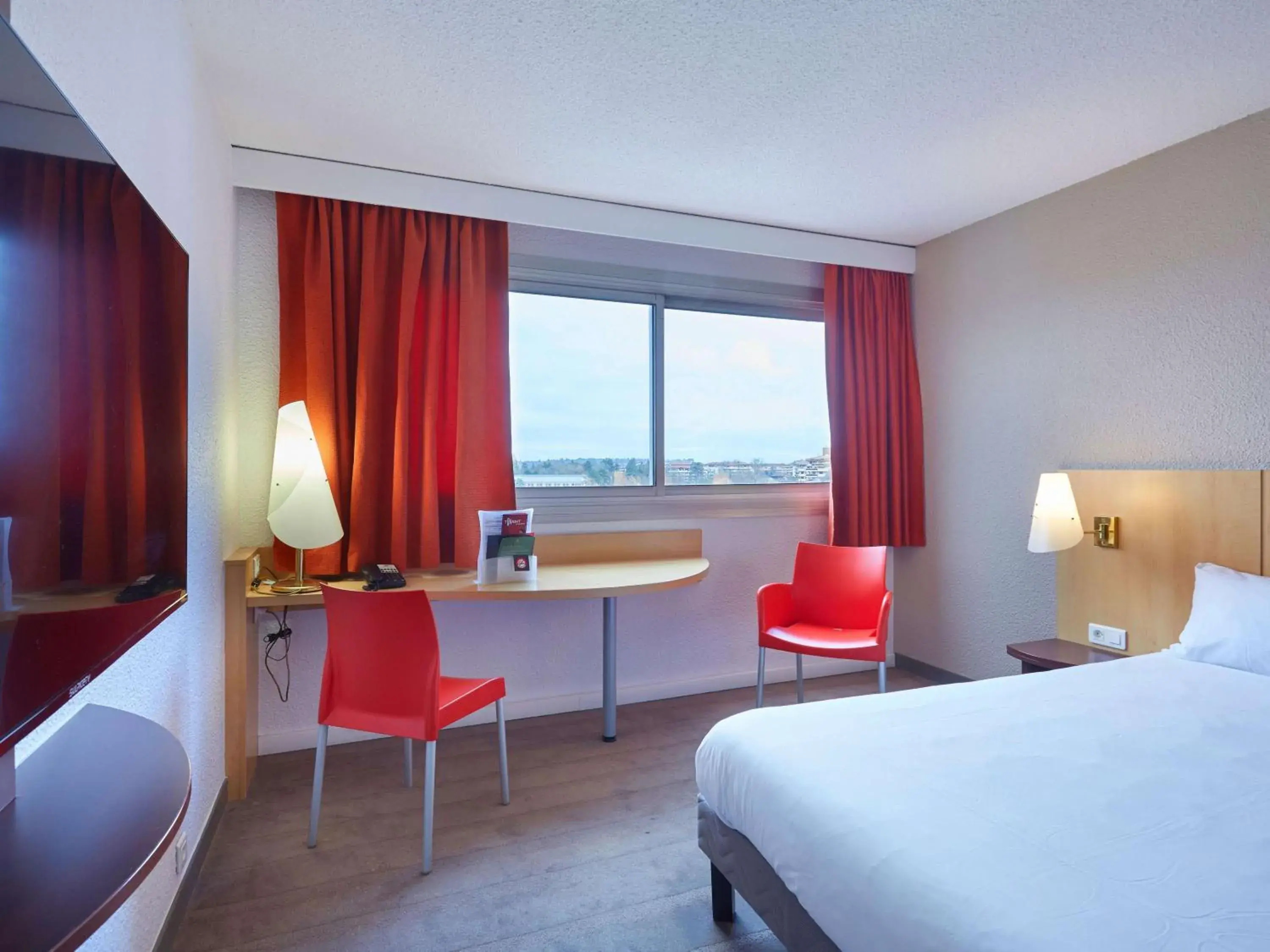 Bed in ibis Annemasse-Genève Bed in ibis Annemasse-Genève