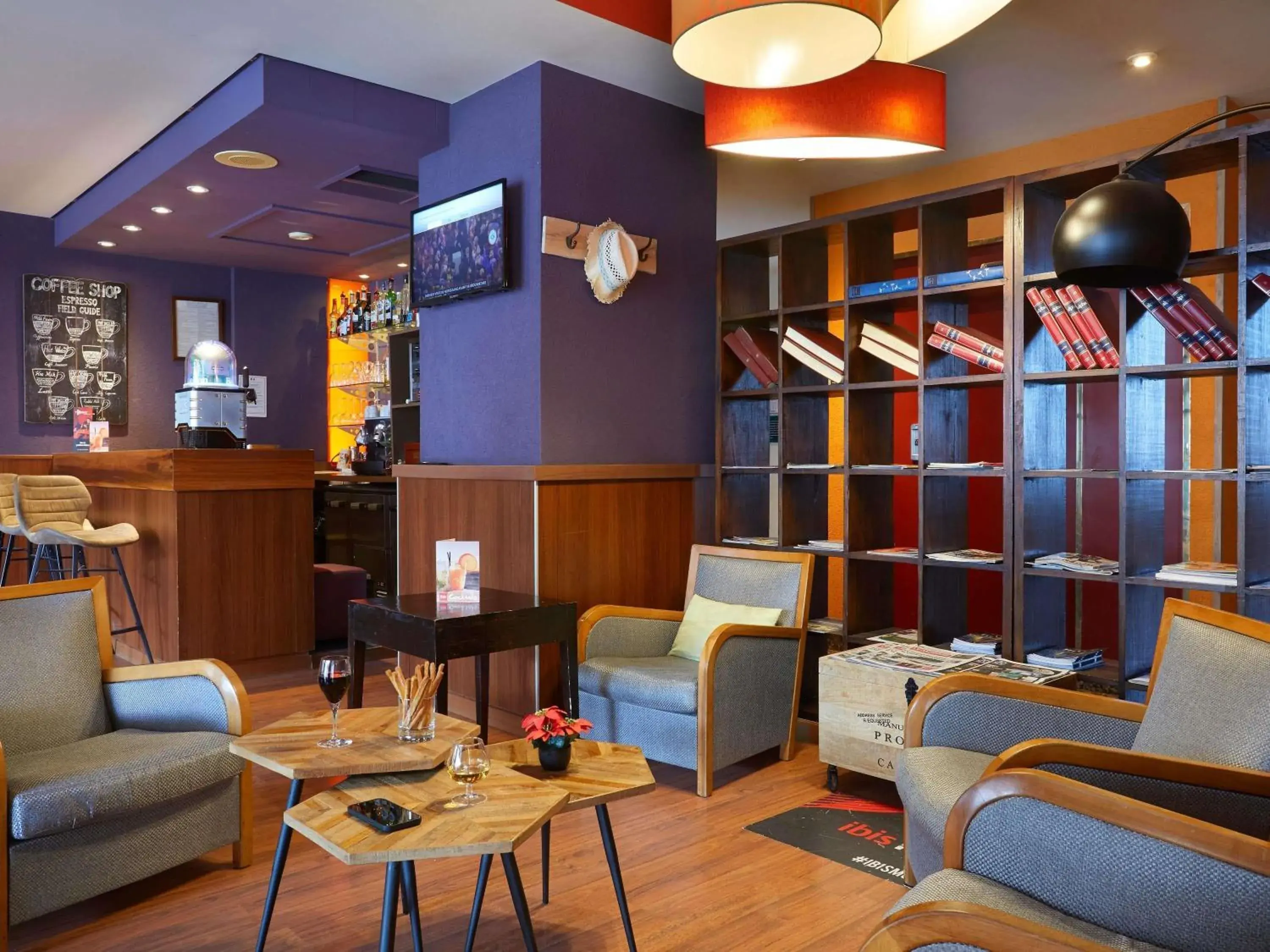 Lounge or bar in ibis Annemasse-Genève Lounge or bar in ibis Annemasse-Genève