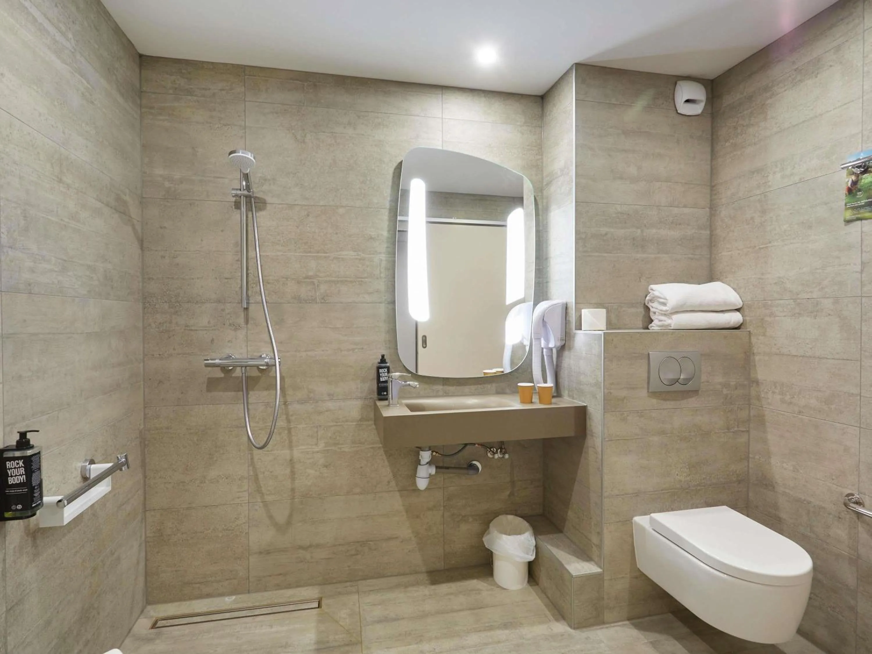 Bedroom in ibis Annemasse-Genève