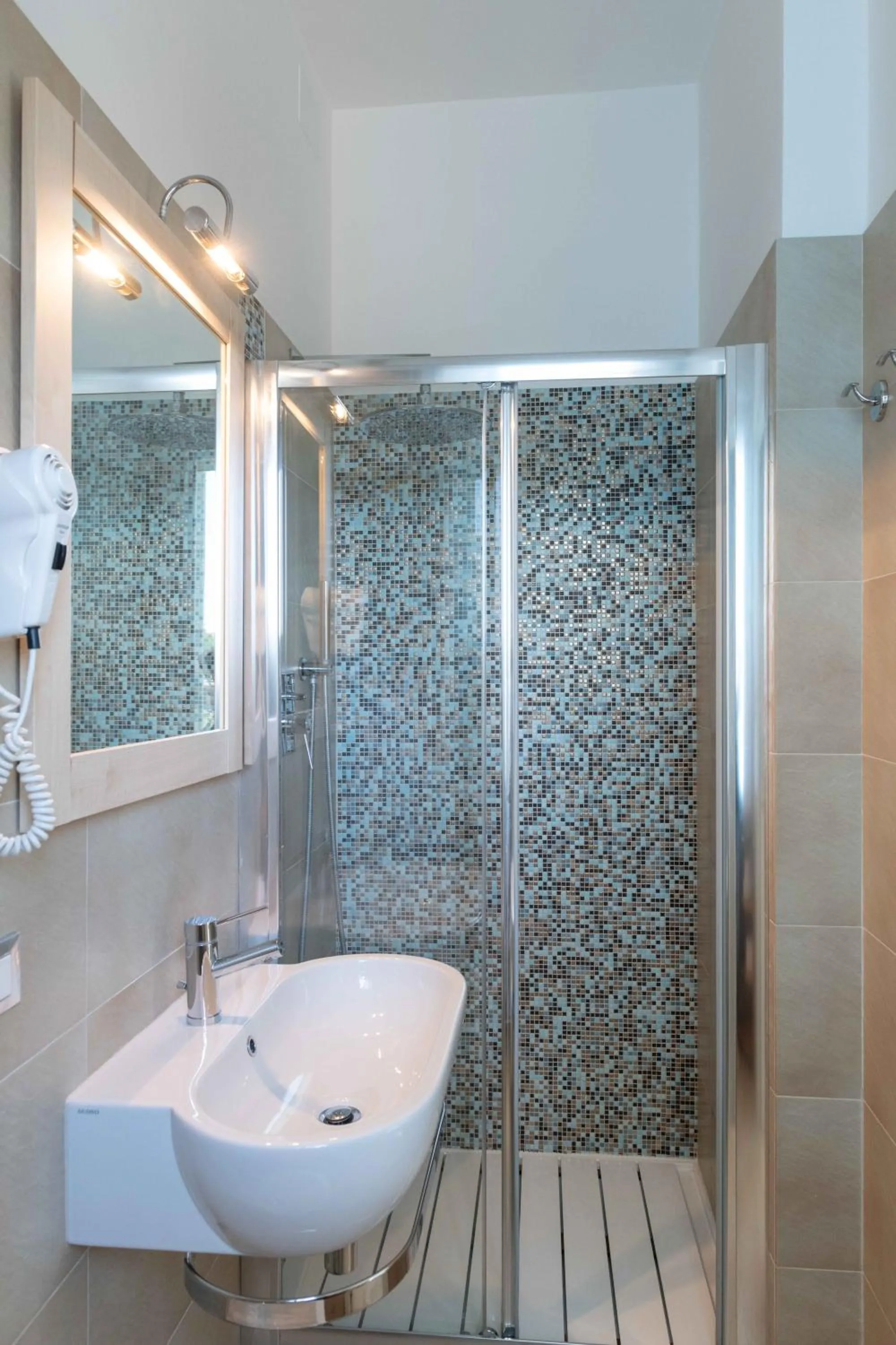 Shower in Hotel Smart Cervia B&B