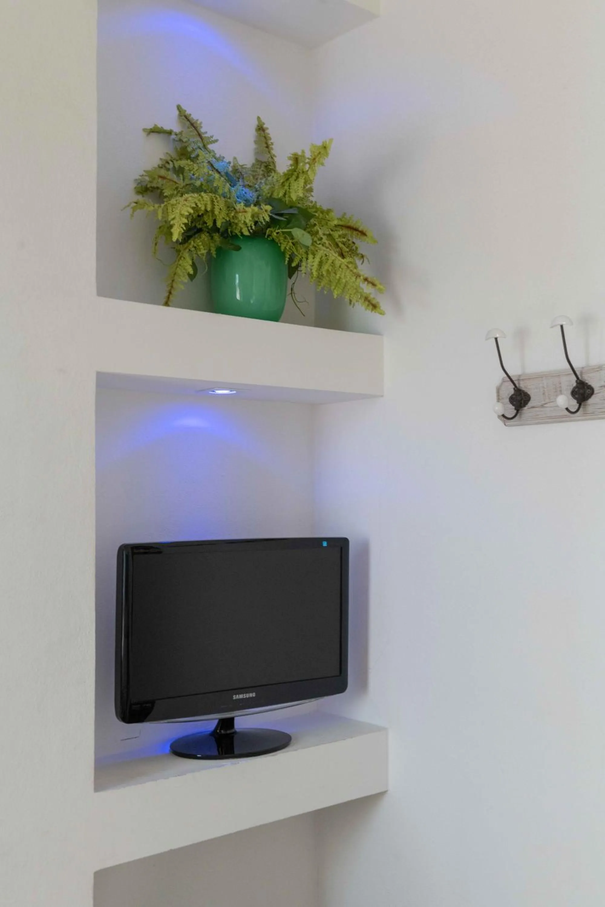 TV and multimedia in Hotel Smart Cervia B&B