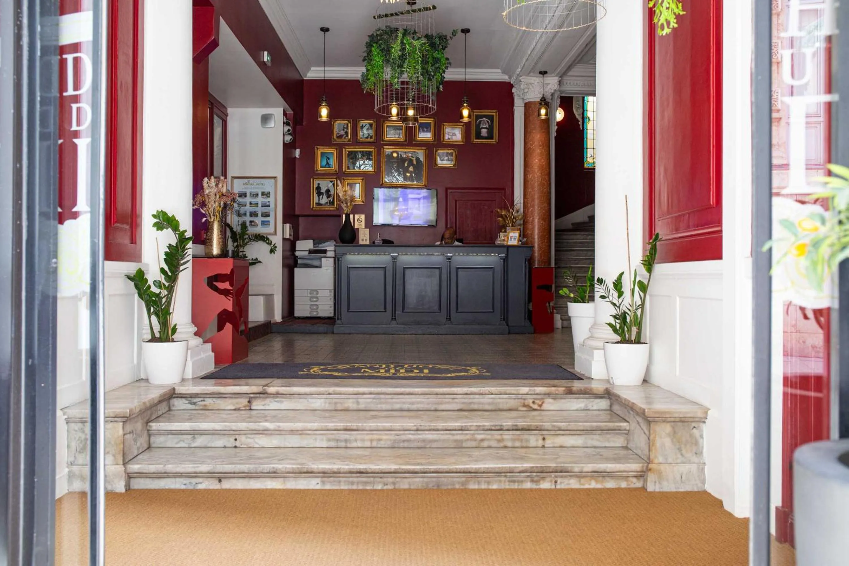 Lobby or reception in Grand Hôtel du Midi Montpellier - Opéra Comédie