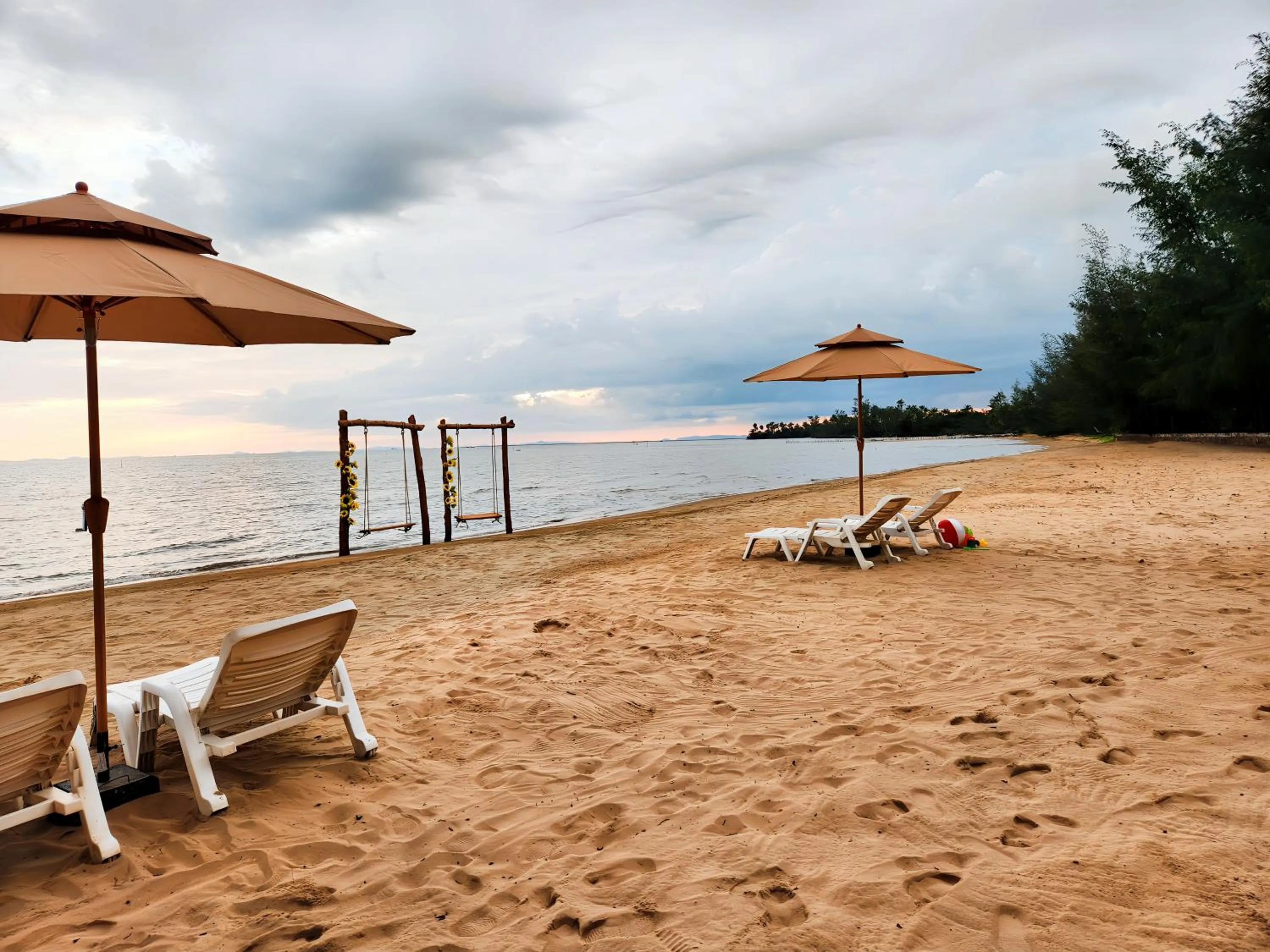 Beach in Nataya Round House Coral Bay Resort