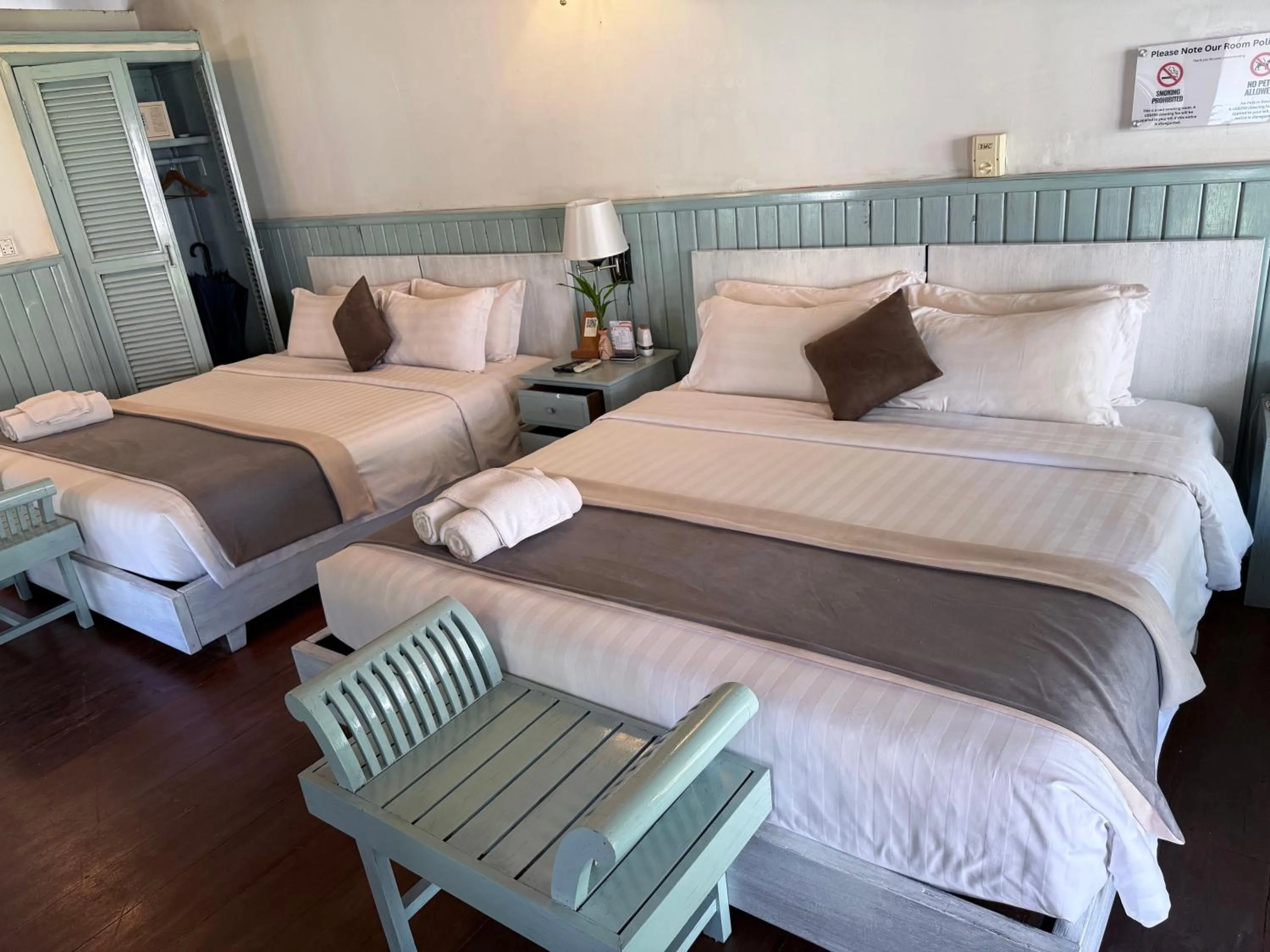 Bed in Nataya Round House Coral Bay Resort