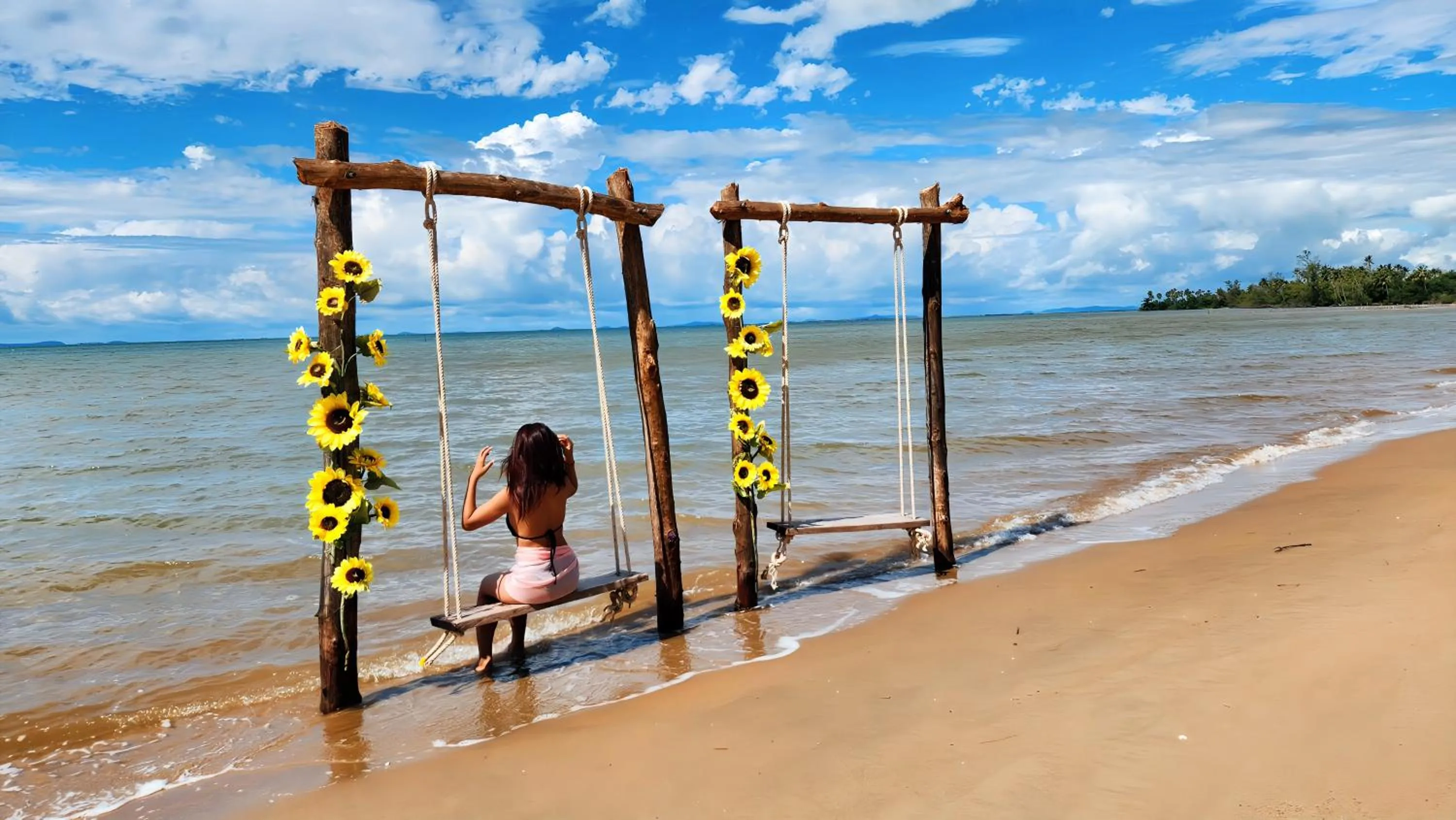 Beach in Nataya Round House Coral Bay Resort