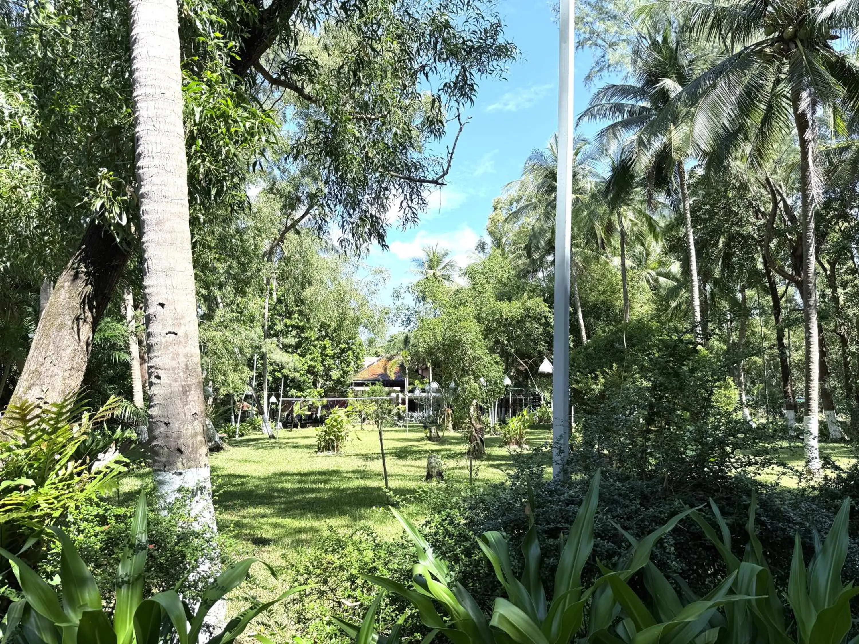 Garden in Nataya Round House Coral Bay Resort
