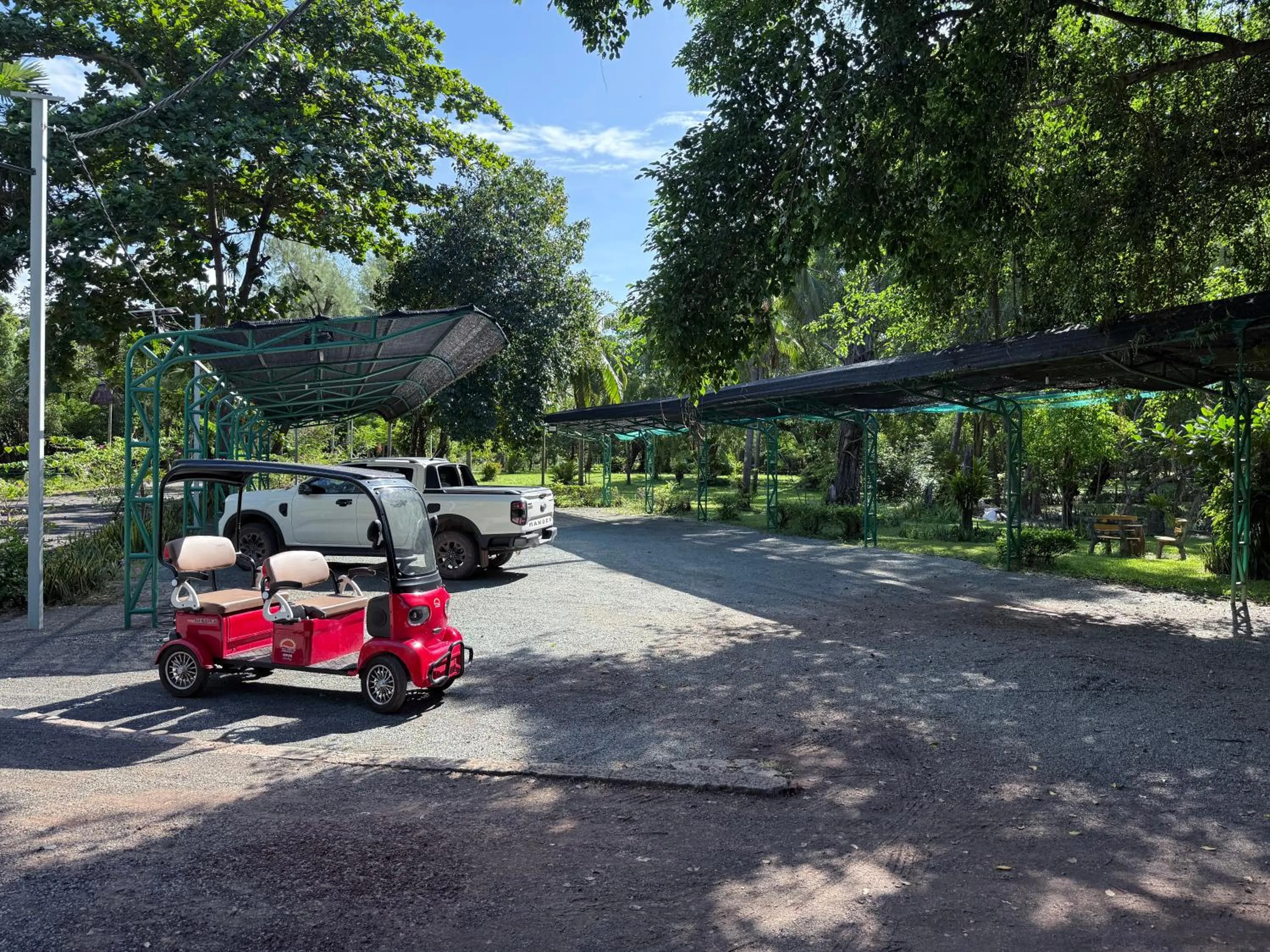 Parking in Nataya Round House Coral Bay Resort
