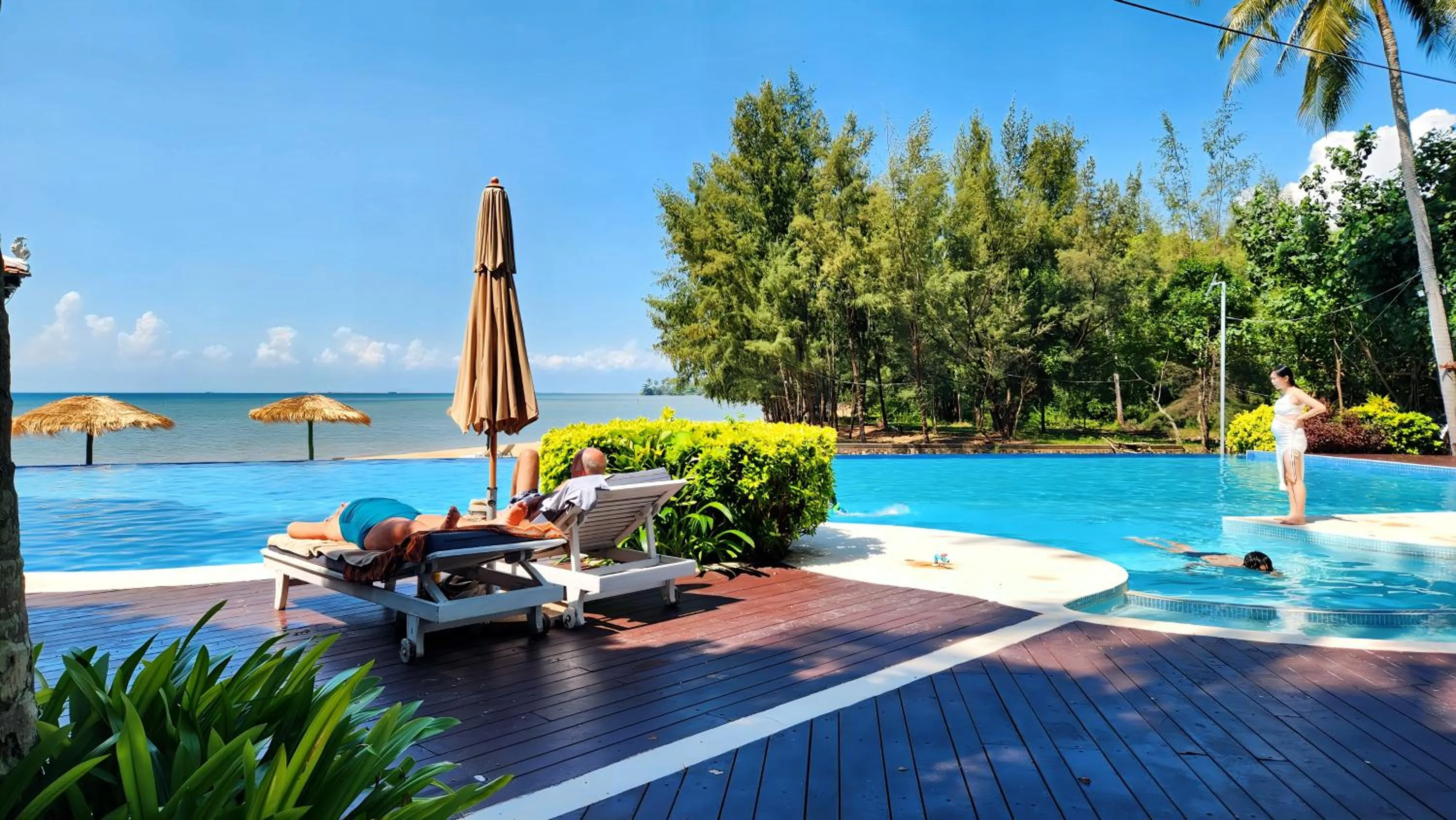 Swimming pool in Nataya Round House Coral Bay Resort