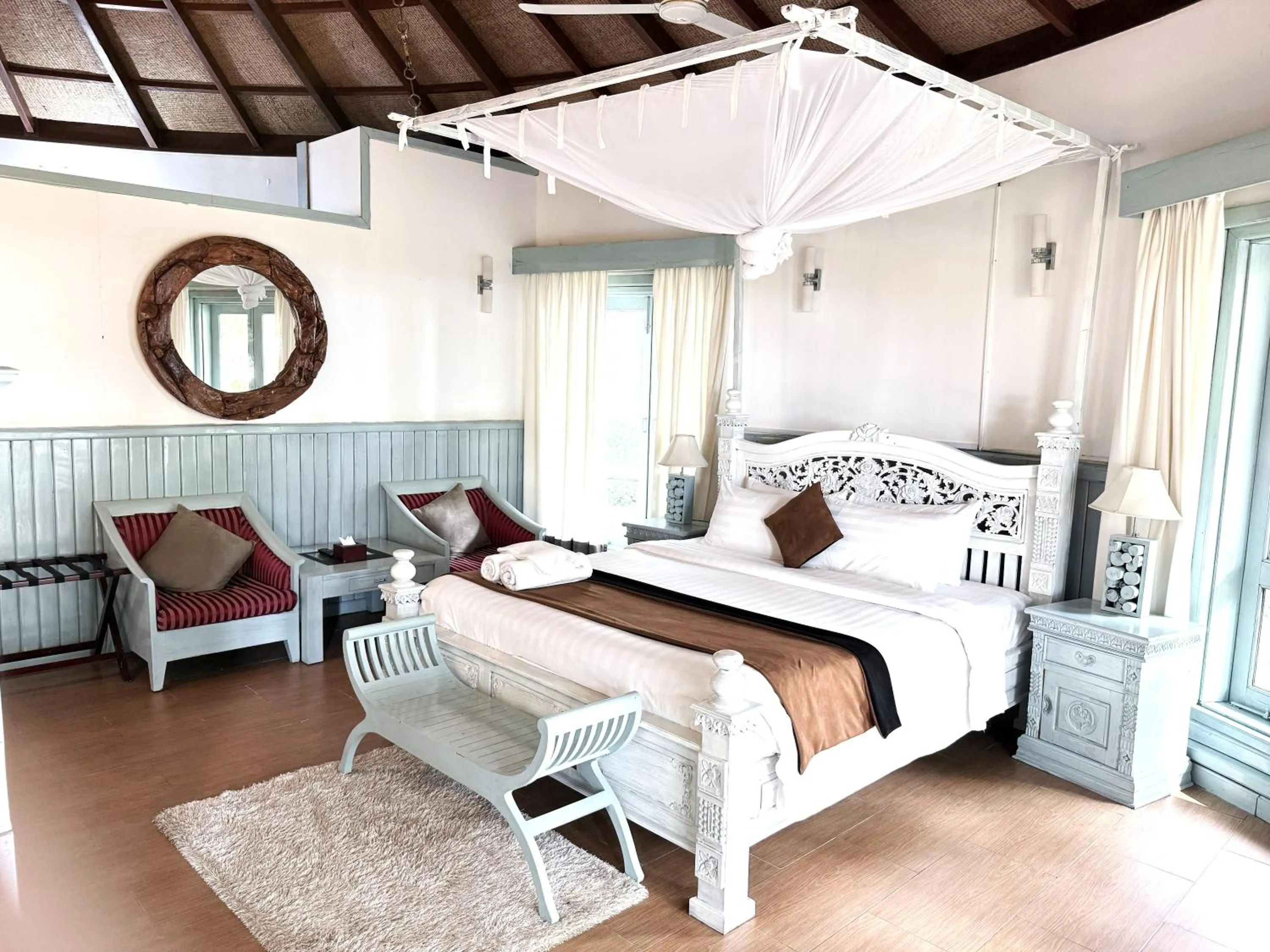 Bed in Nataya Round House Coral Bay Resort