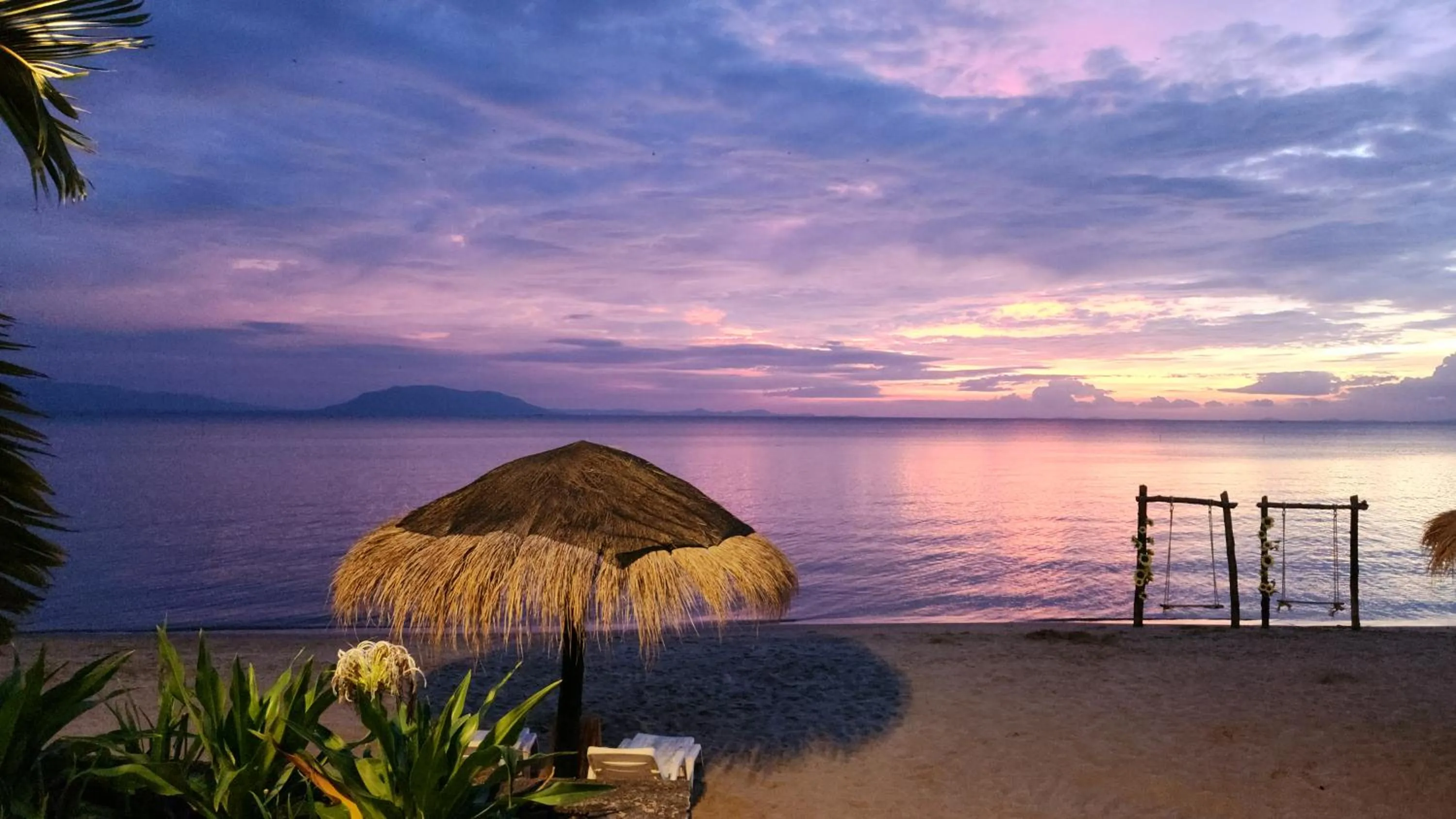 Beach in Nataya Round House Coral Bay Resort