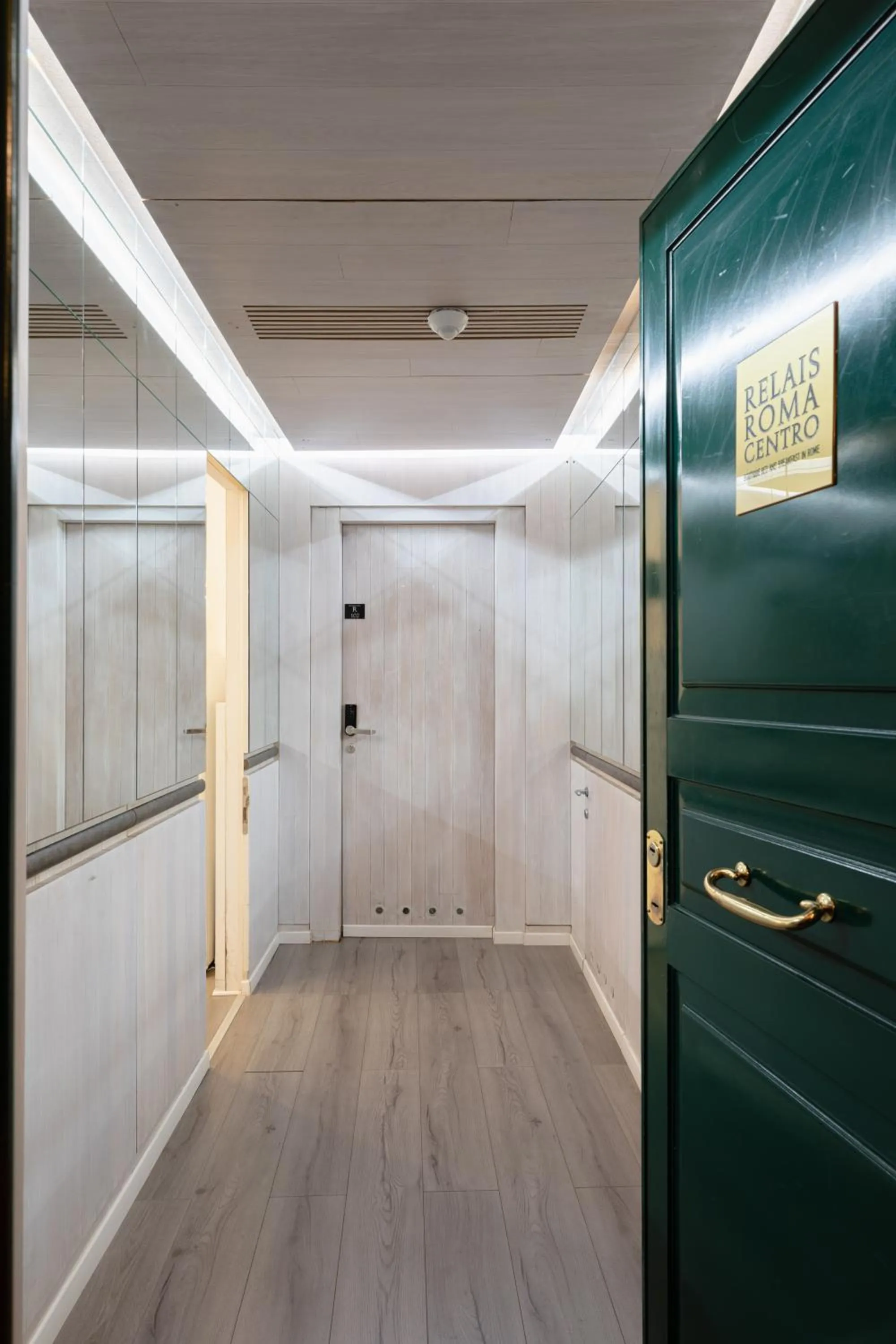 wardrobe in Relais Roma Centro