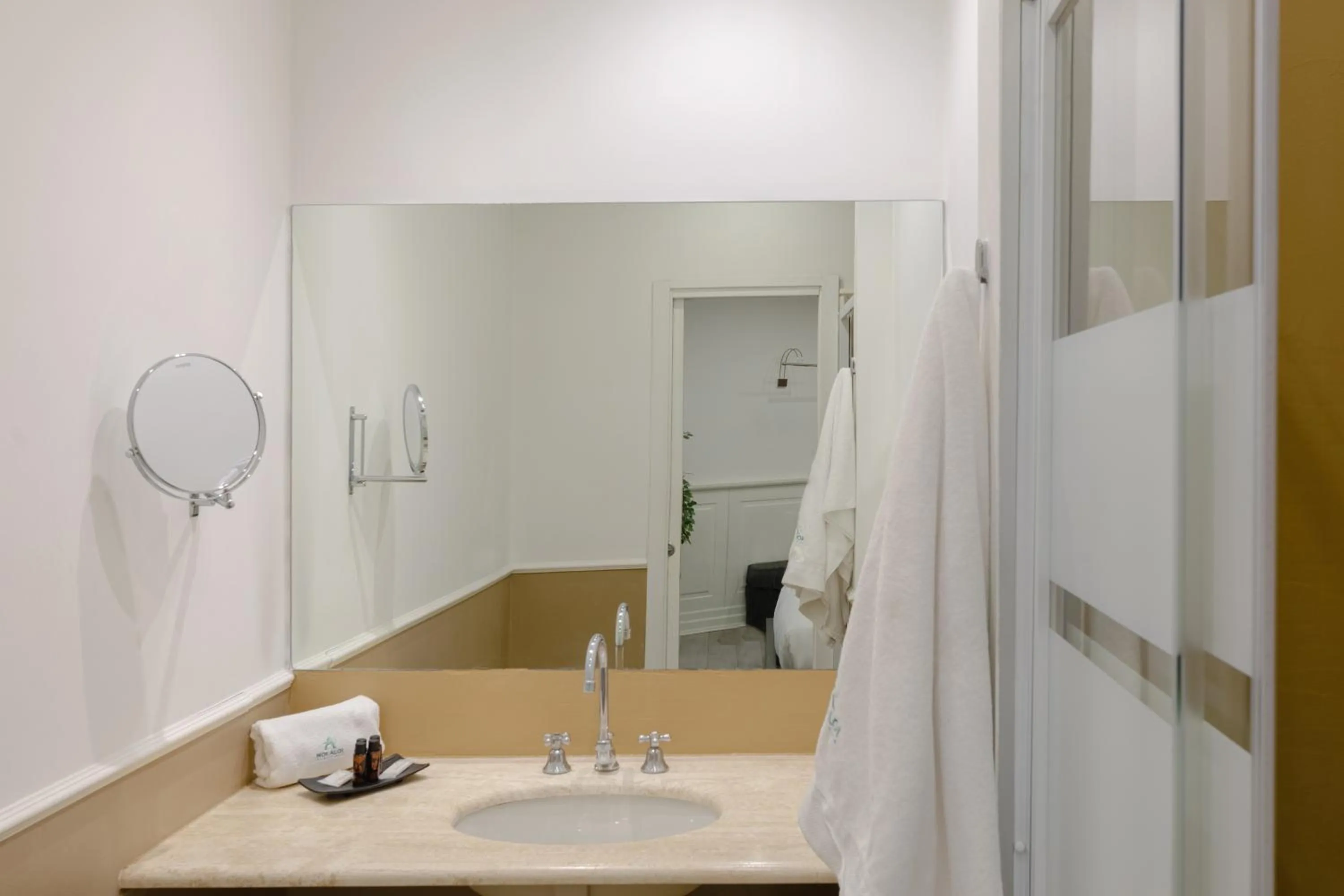 Shower in Relais Roma Centro