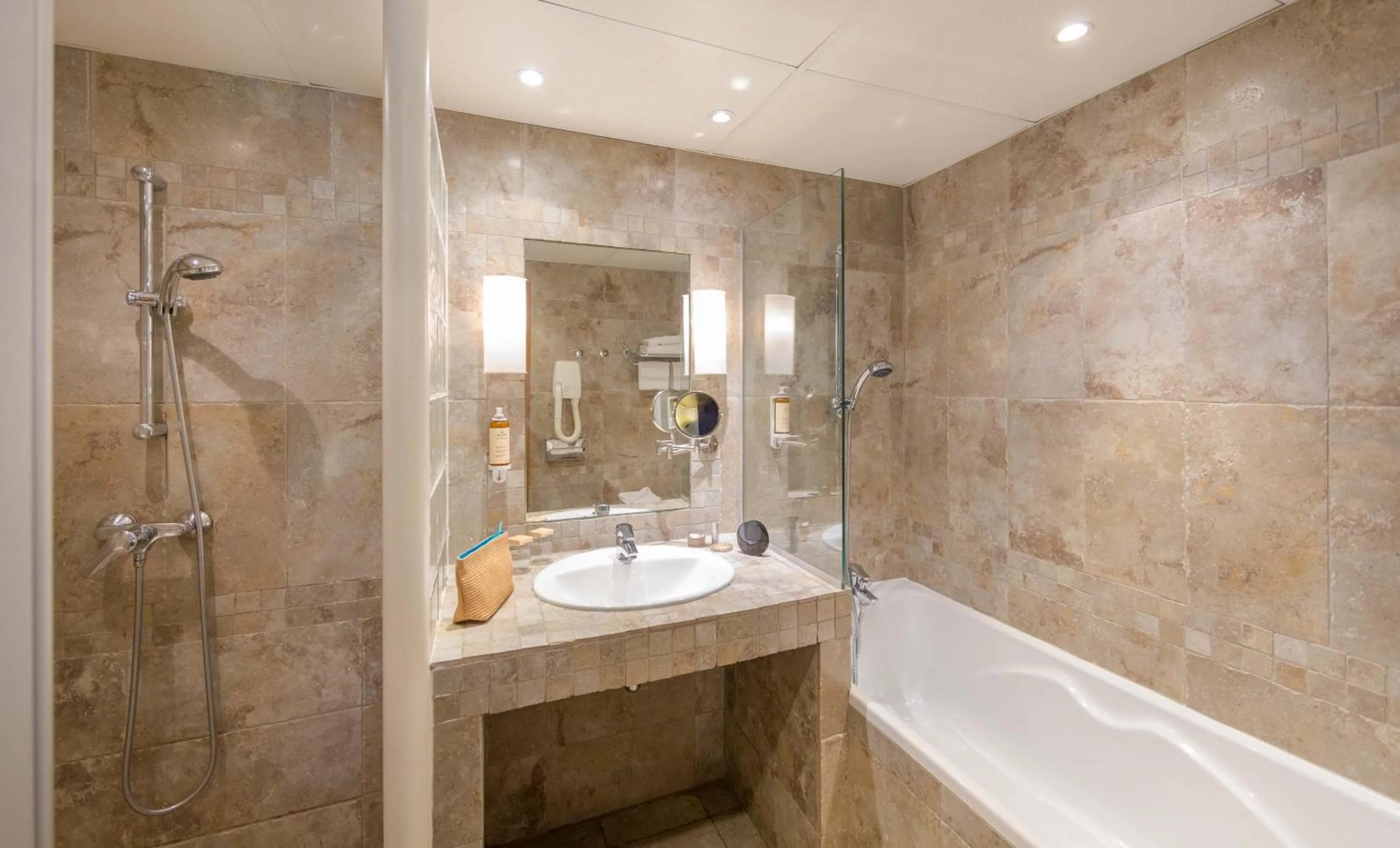 Bathroom in Mercure Marseille Centre Bompard La Corniche