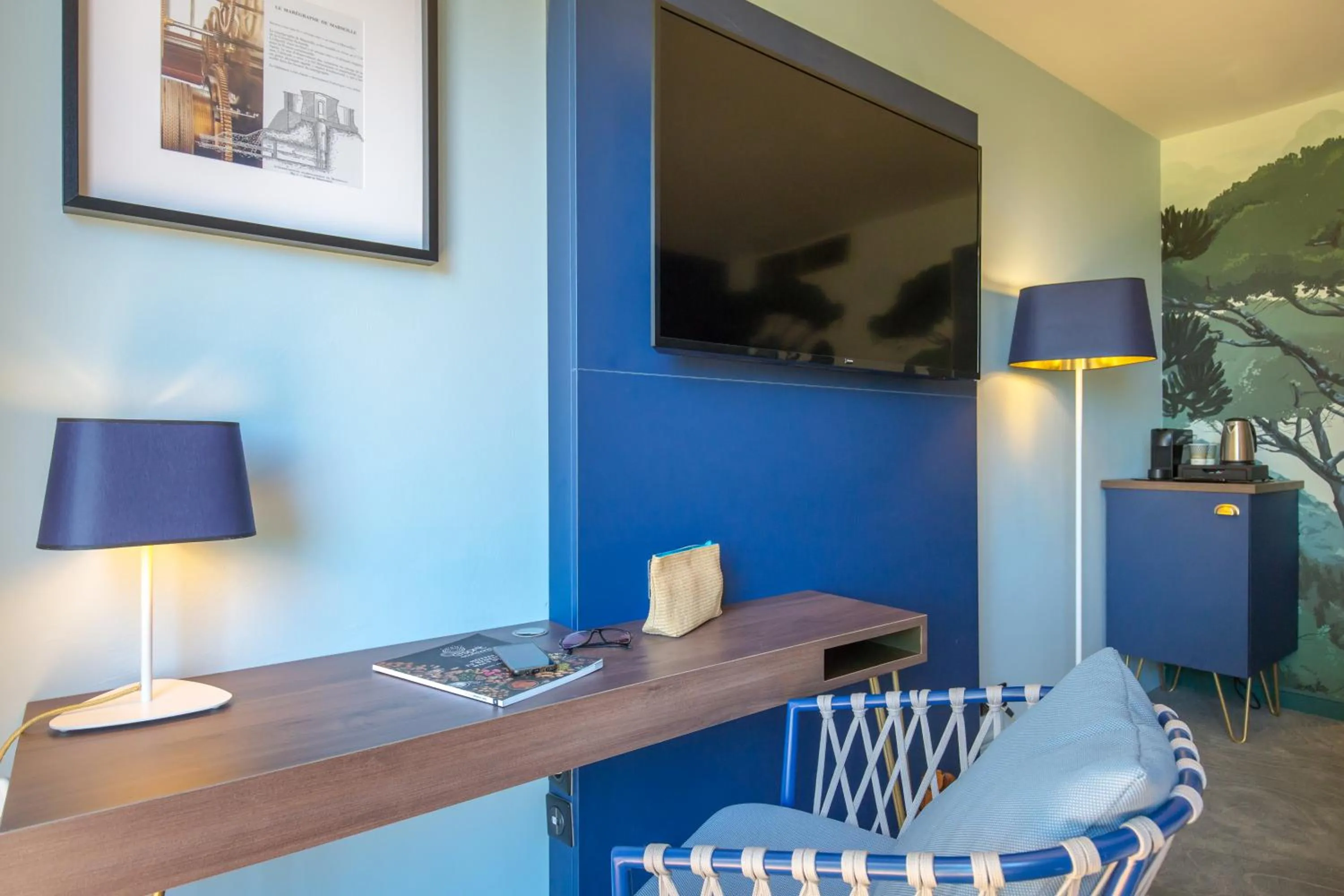 TV and multimedia in Mercure Marseille Centre Bompard La Corniche